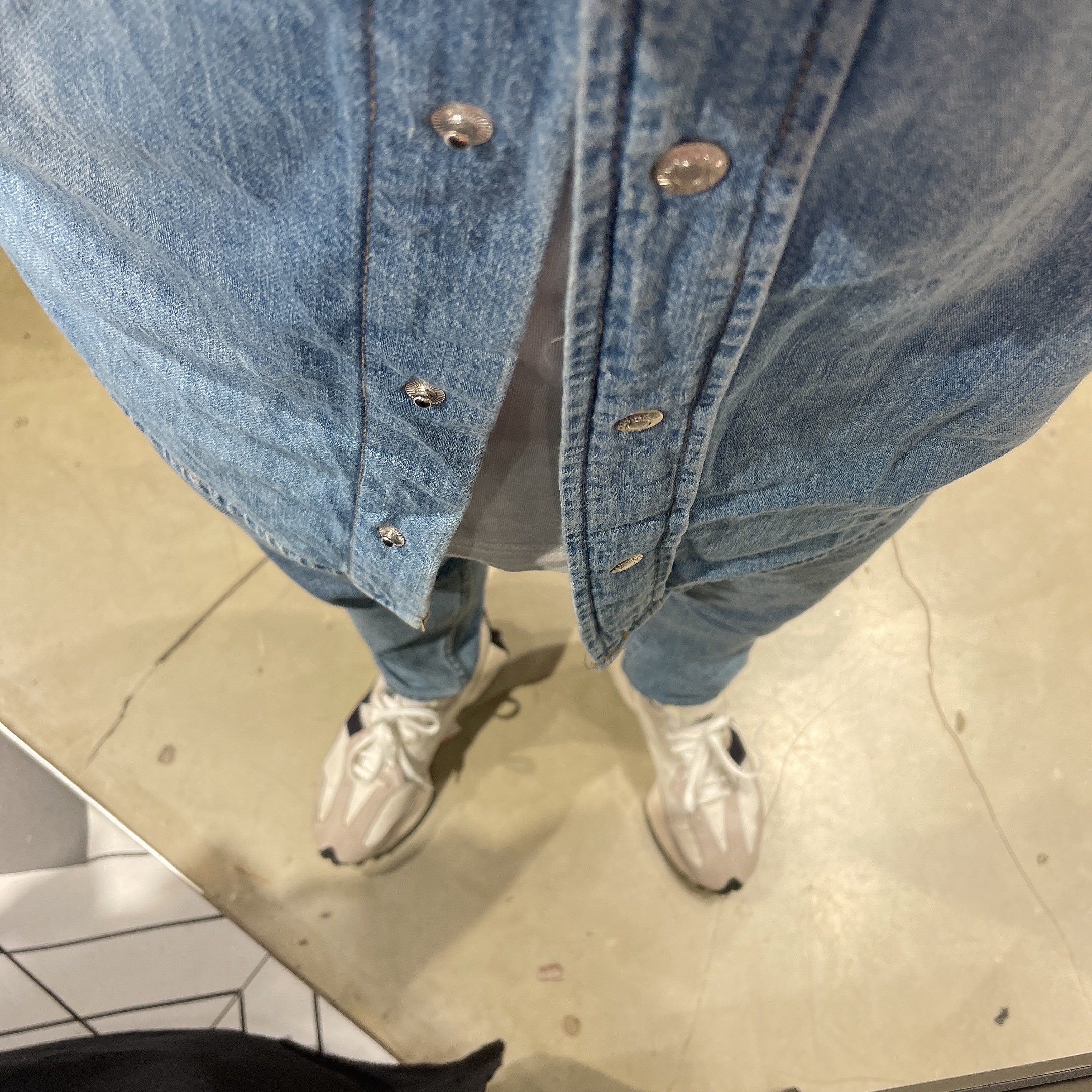 New Balance 327 White Black 착용 스타일