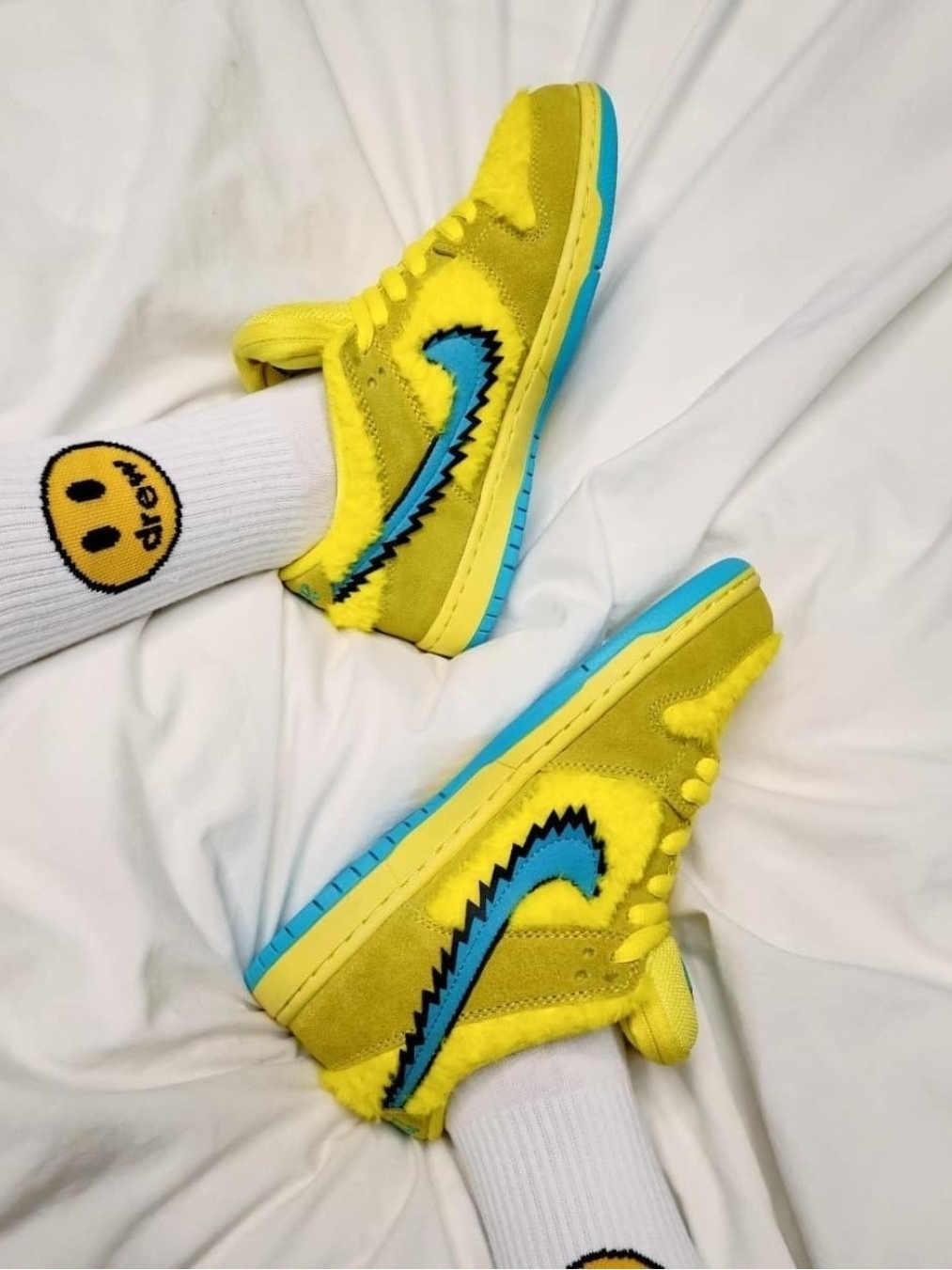 Nike x Grateful Dead SB Dunk Low Yellow Bear 착용 스타일