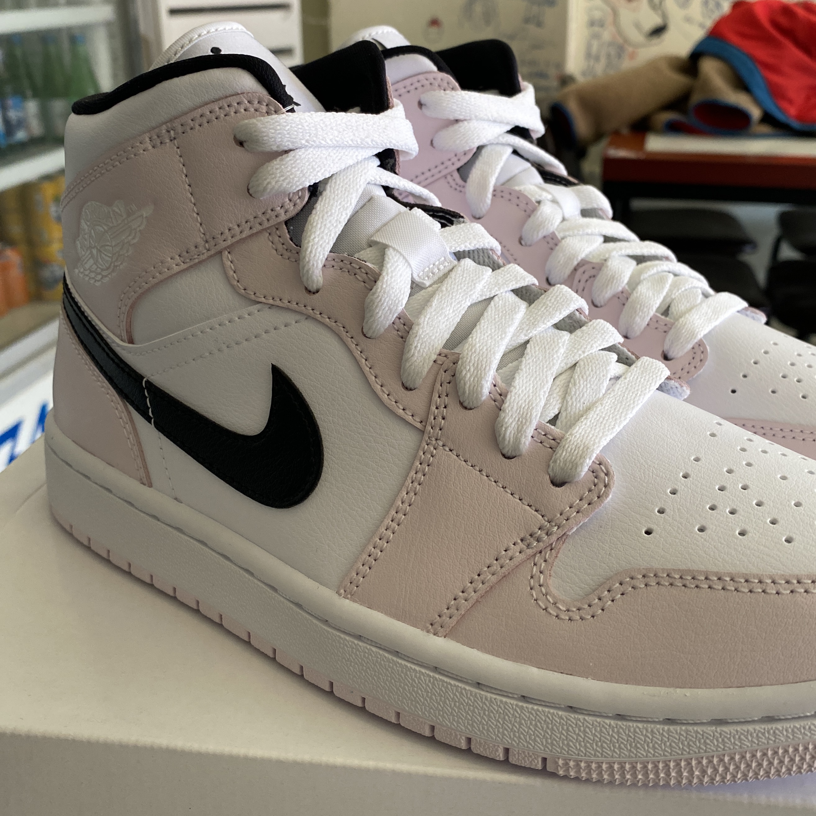 (W) Jordan 1 Mid Barely Rose 착용 스타일