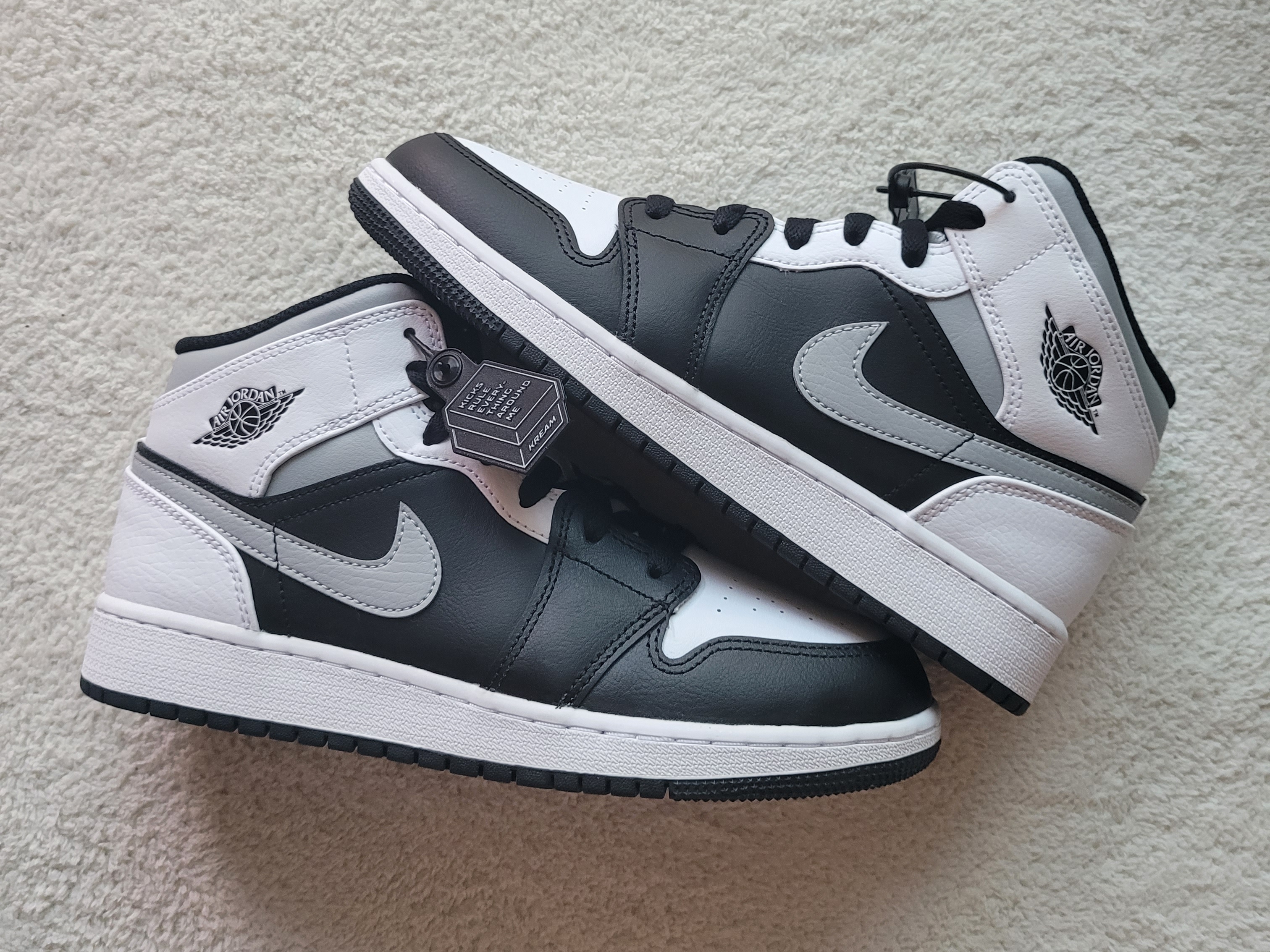 Jordan 1 Mid White Shadow, (GS) Jordan 1 Mid White Shadow 착용 스타일 - 1