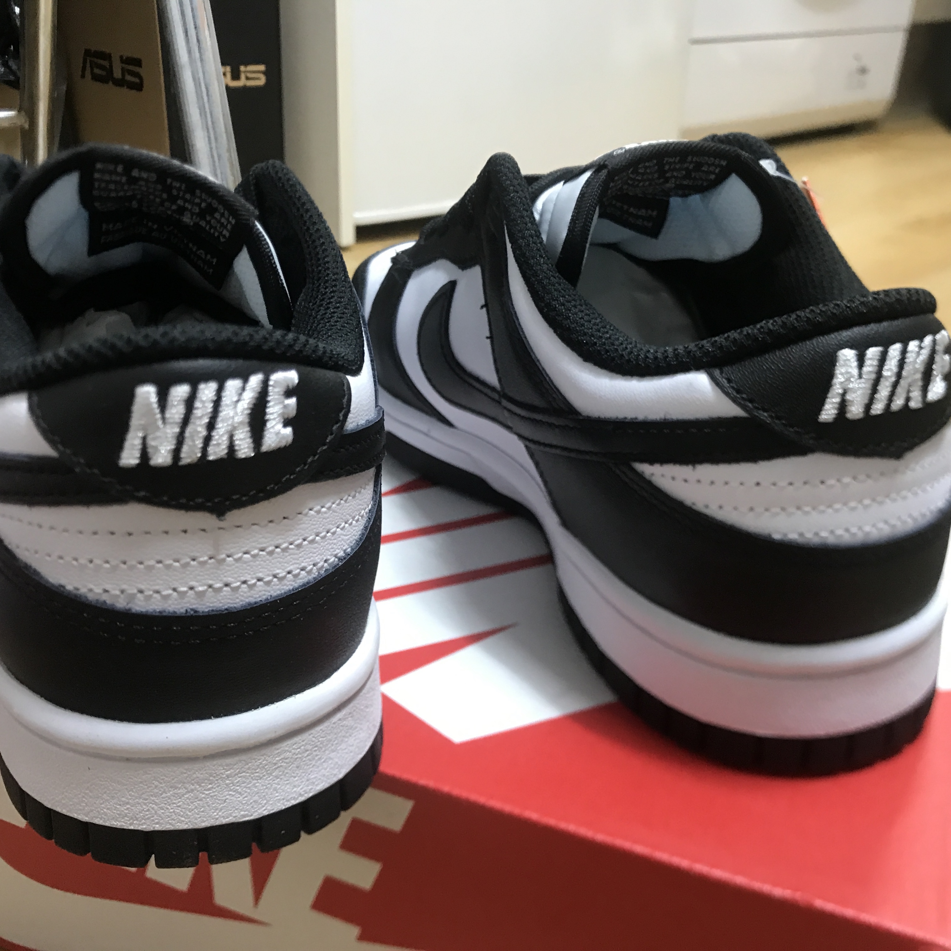(W) Nike Dunk Low Black 착용 스타일 - 4
