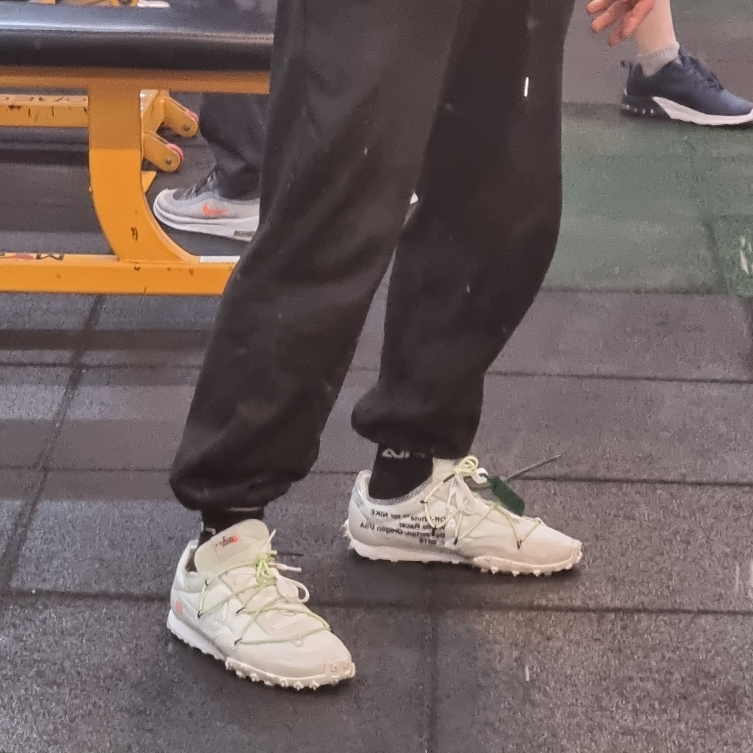 (W) Nike x Off-White Waffle Racer White 착용 스타일 - 2