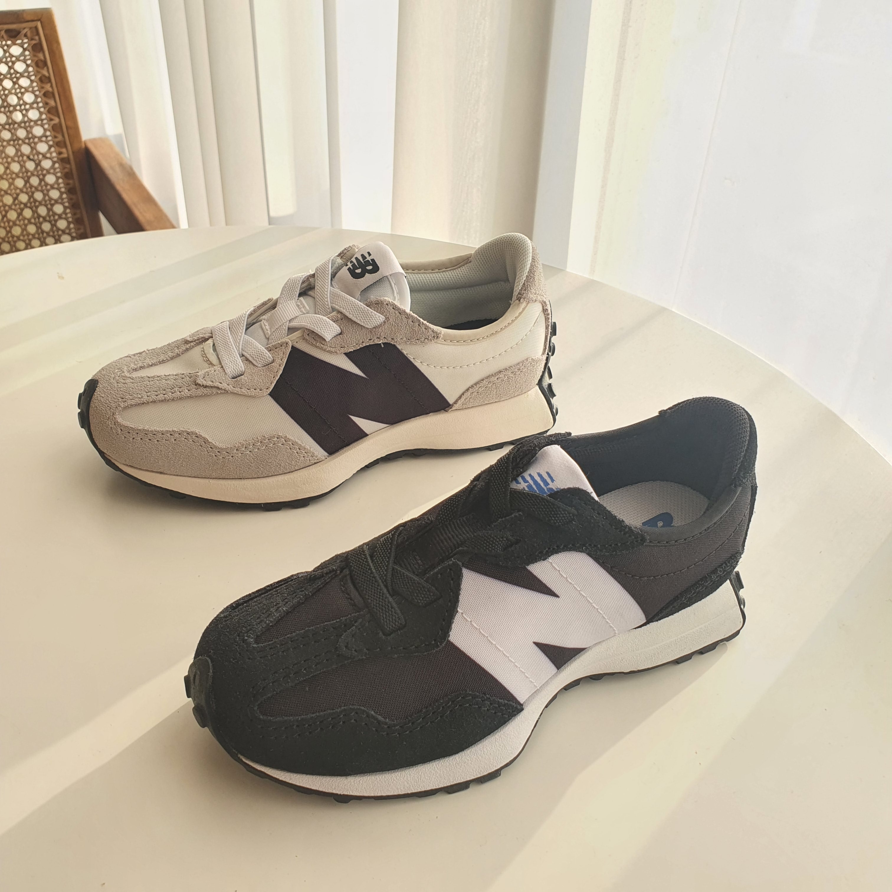 (PS) New Balance 327 White Black, (PS) New Balance 327 Black 착용 스타일