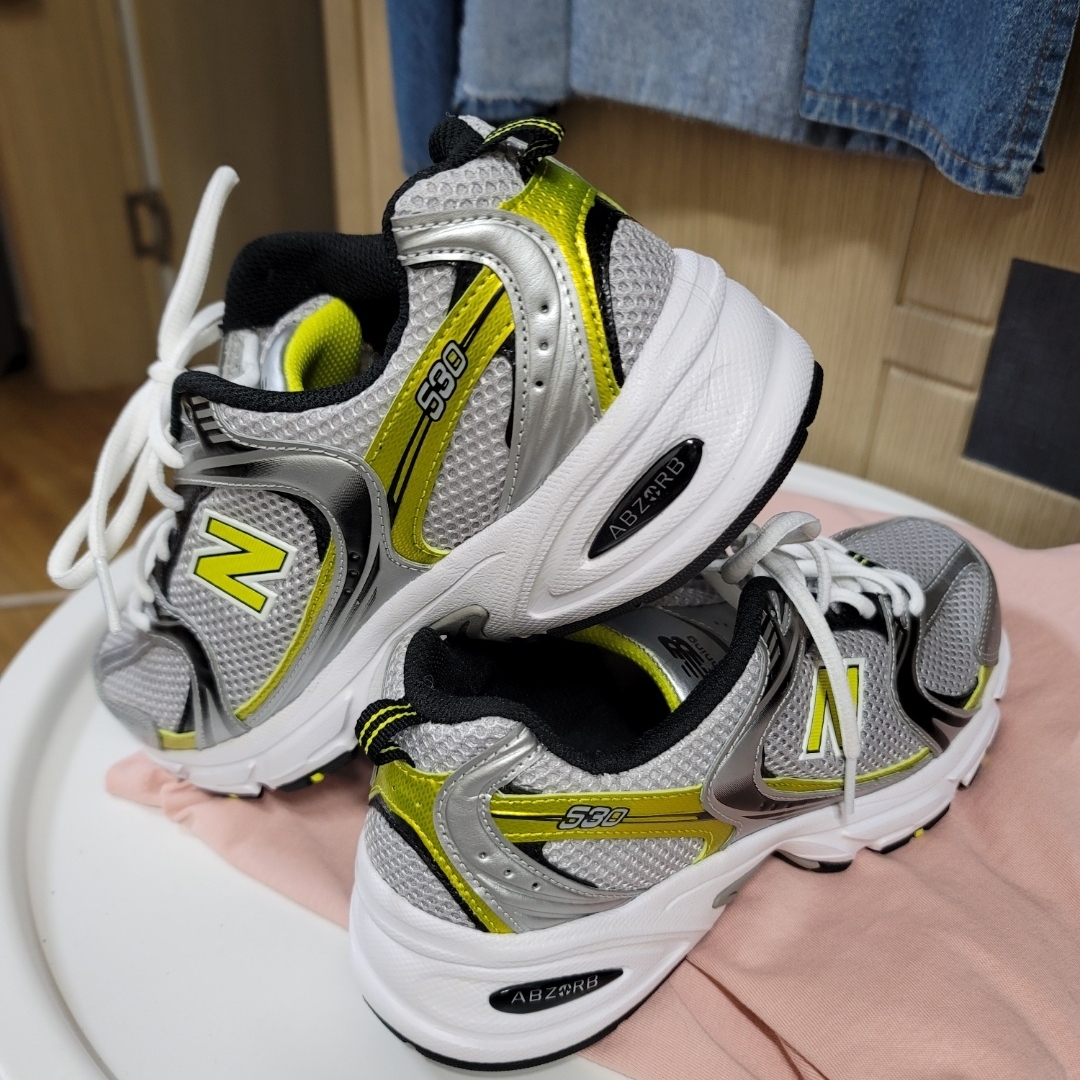 New Balance 530 Silver 착용 스타일