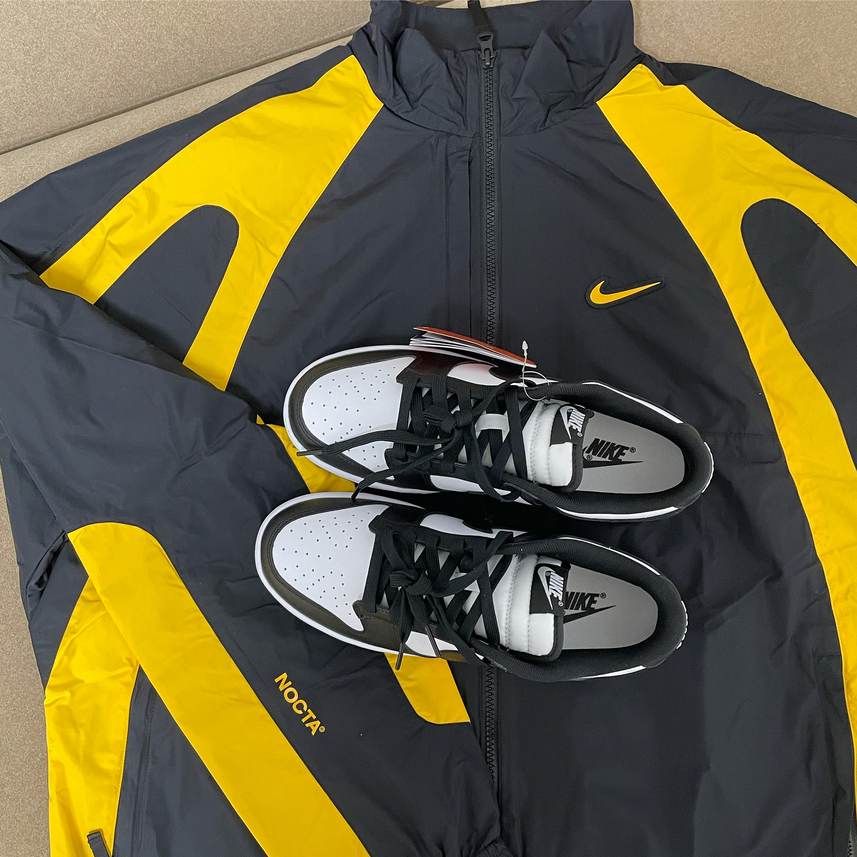 Nike x Drake Nocta Essential Track Jacket - US/EU, Nike Dunk Low Retro Black 착용 스타일
