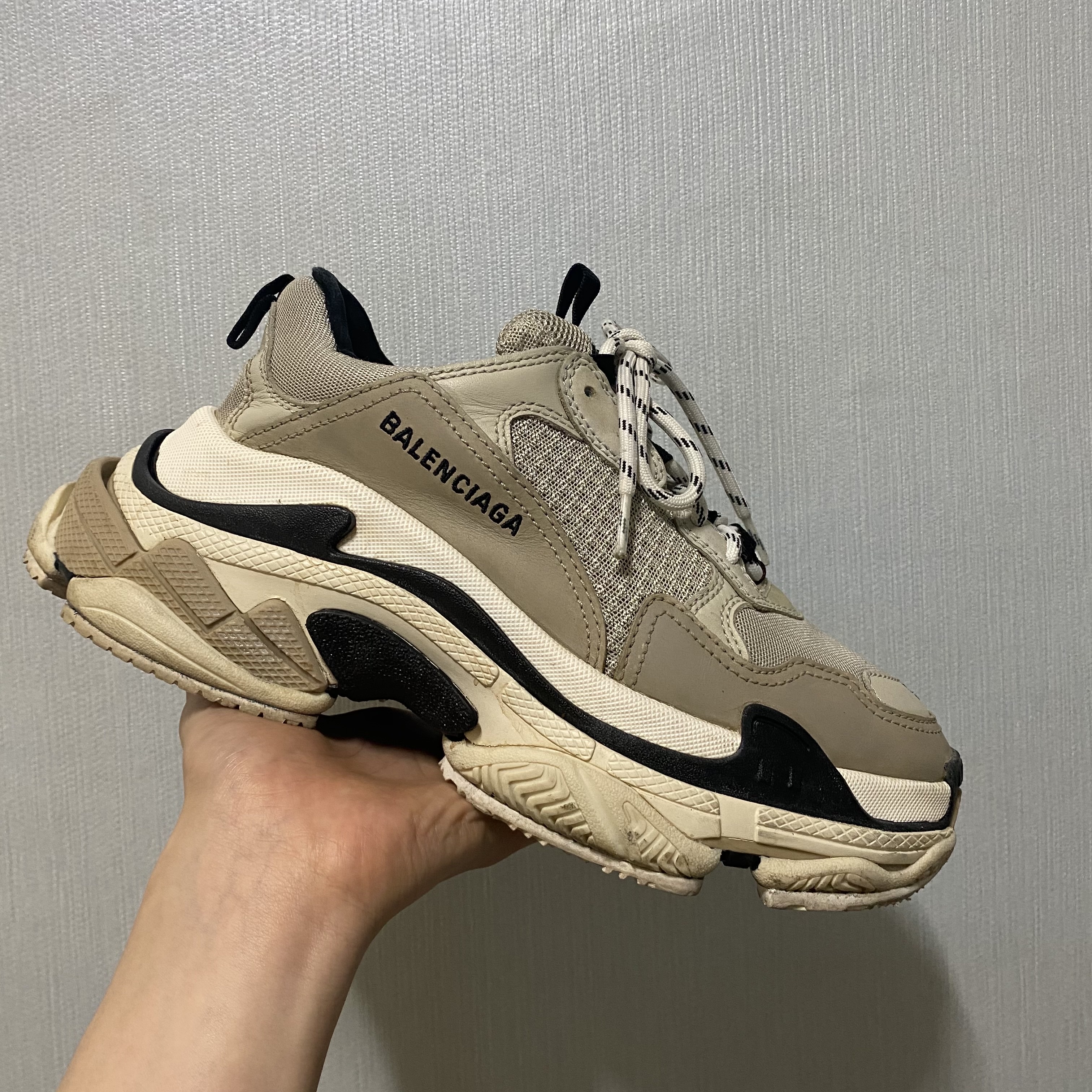 Balenciaga Triple S Vanille 2018 착용 스타일