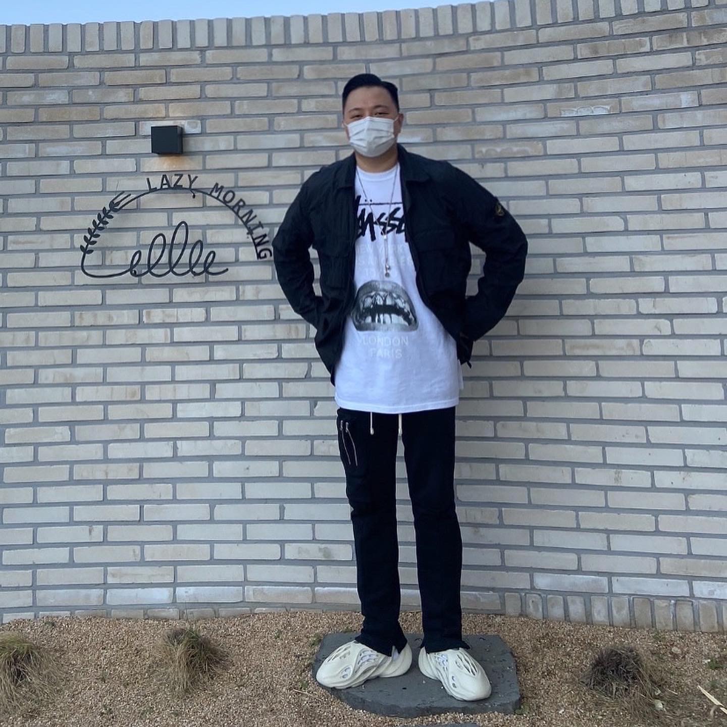 Stussy x Rick Owens 40 WT T-Shirt, Adidas Yeezy Foam RNNR Sand 착용 스타일 - 2