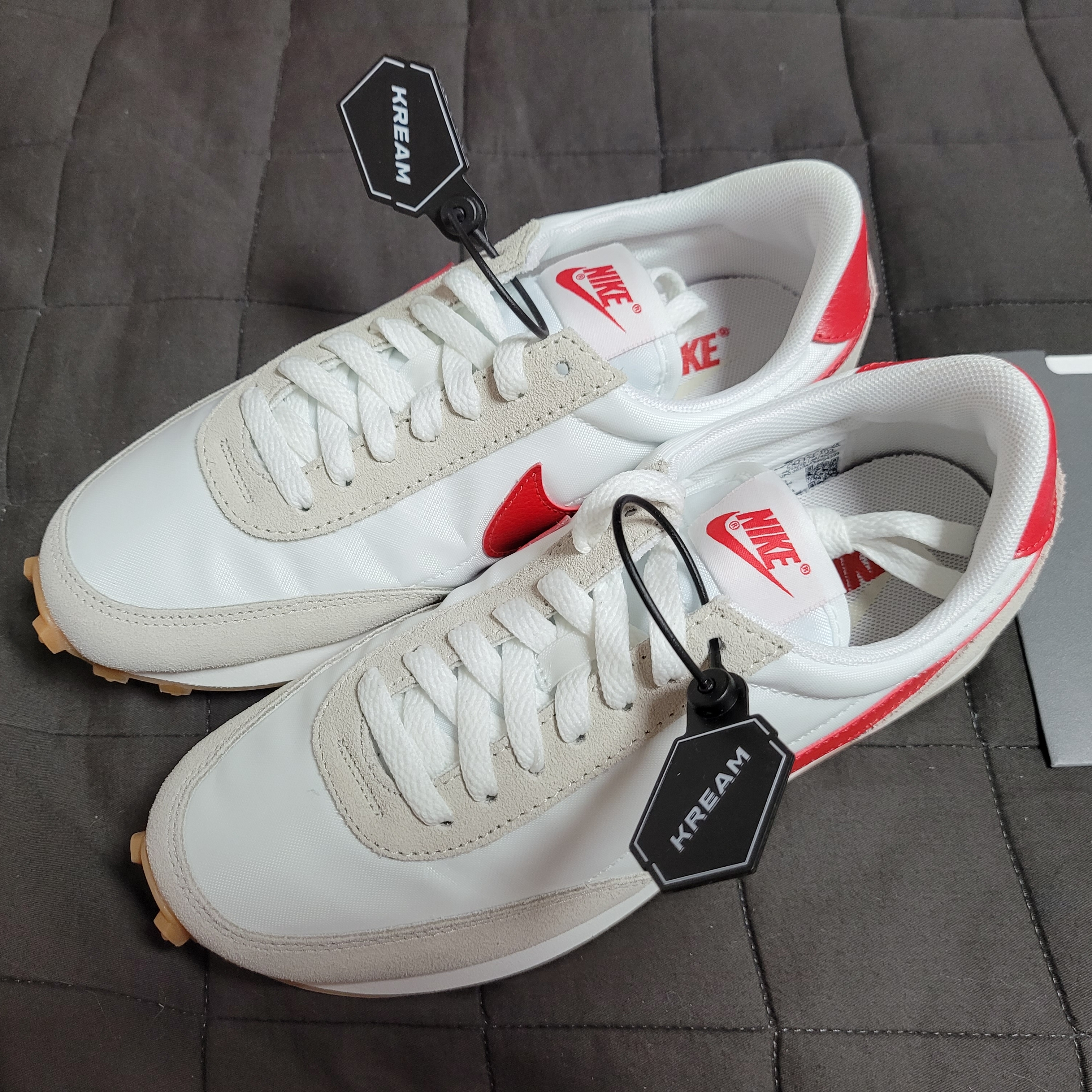 (W) Nike Daybreak Summit White University Red 착용 스타일