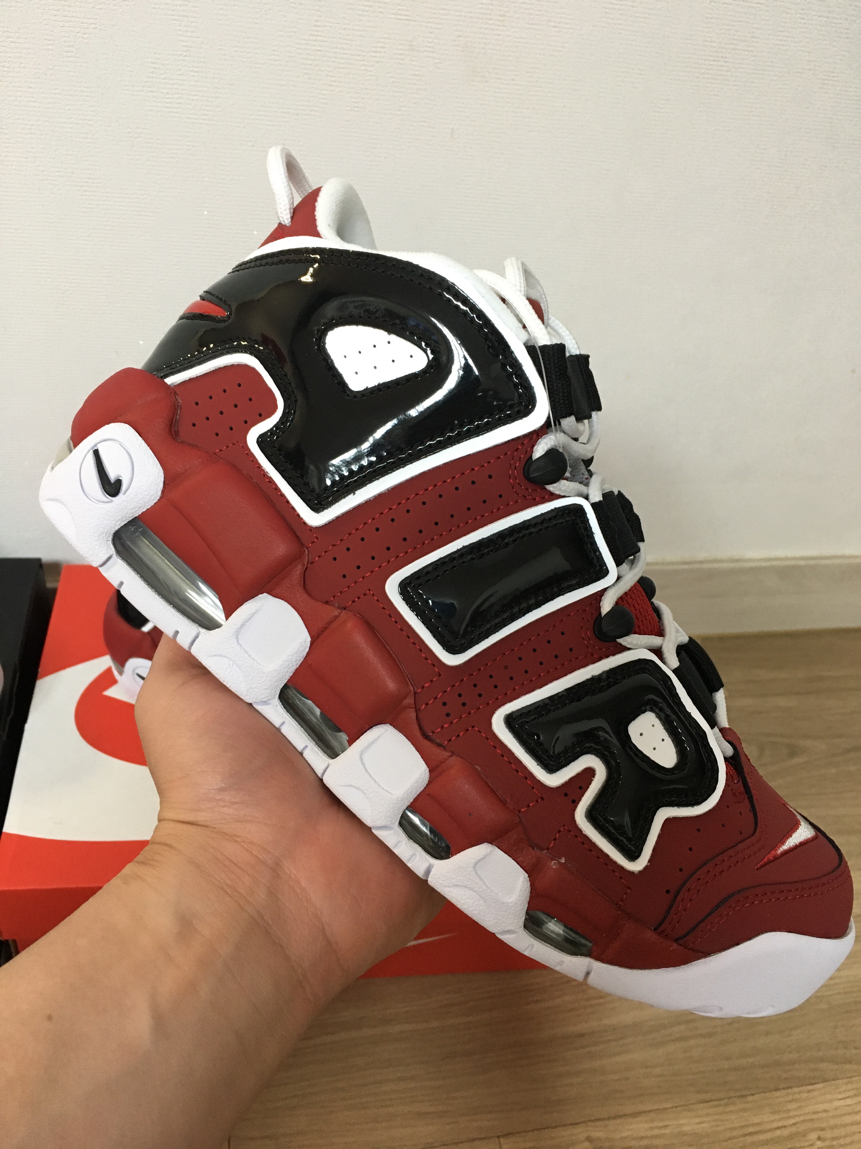 Nike Air More Uptempo 96 Bulls 2021 착용 스타일 - 1