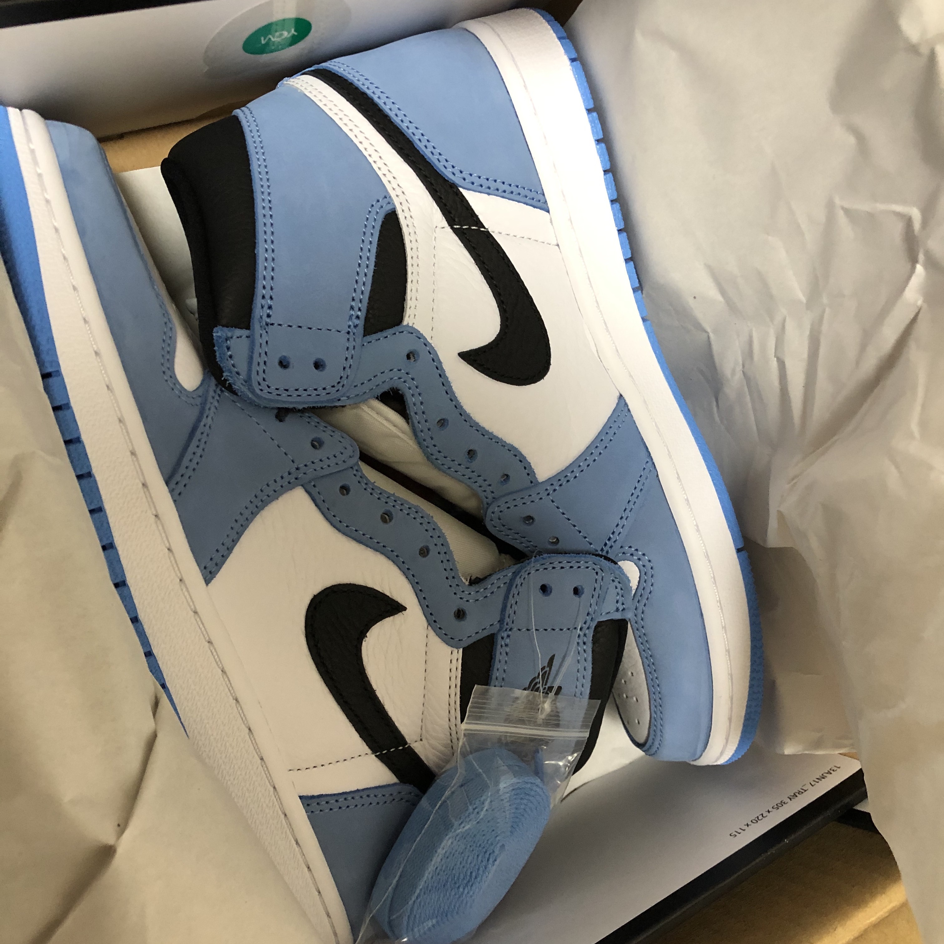 Jordan 1 Retro High OG University Blue 착용 스타일