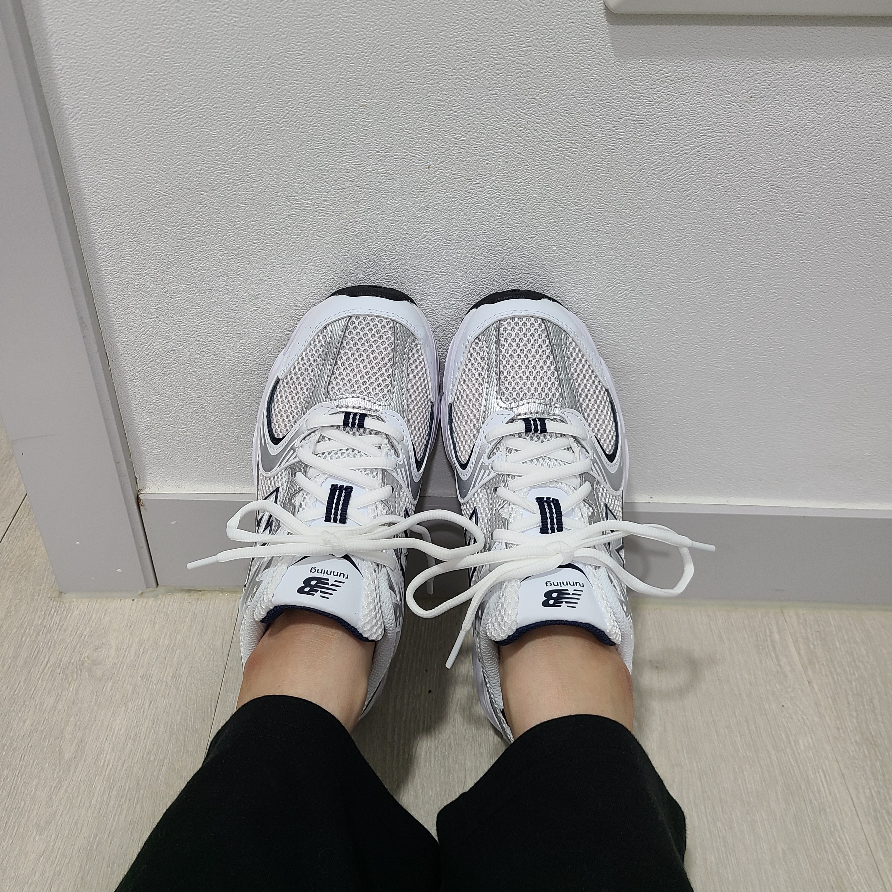 New Balance 530 White 착용 스타일 - 2