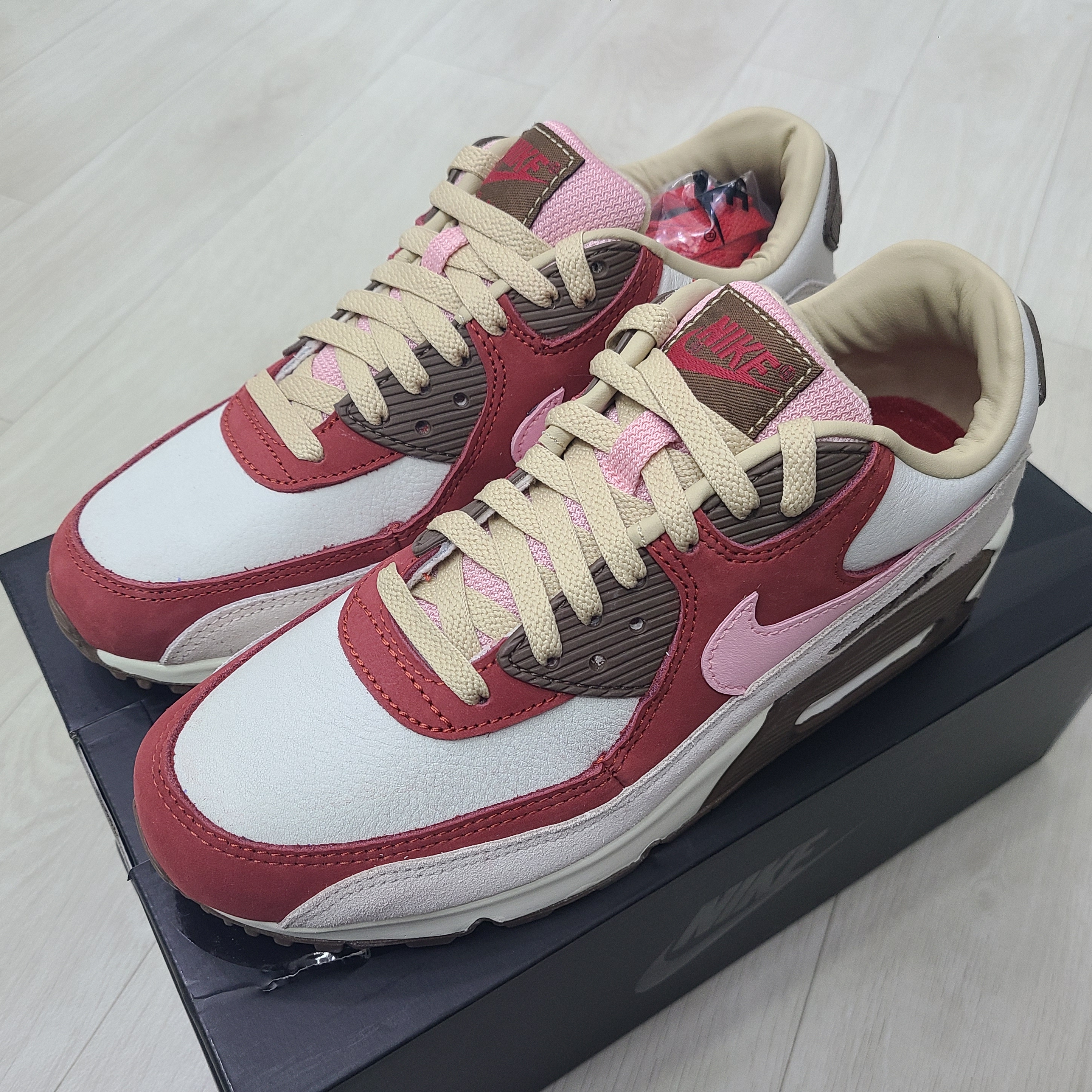 Nike Air Max 90 NRG Bacon 착용 스타일 - 2