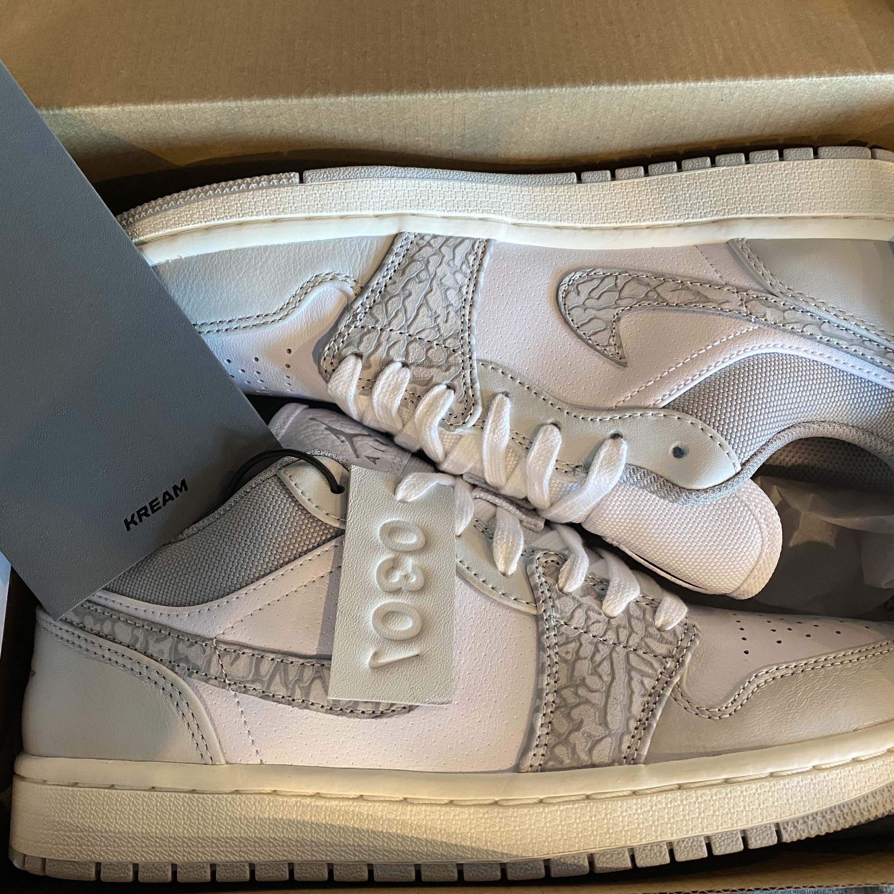 Jordan 1 Low PRM Elephant Print, New Balance x JJJJound 992 Made in USA Grey 착용 스타일 - 2