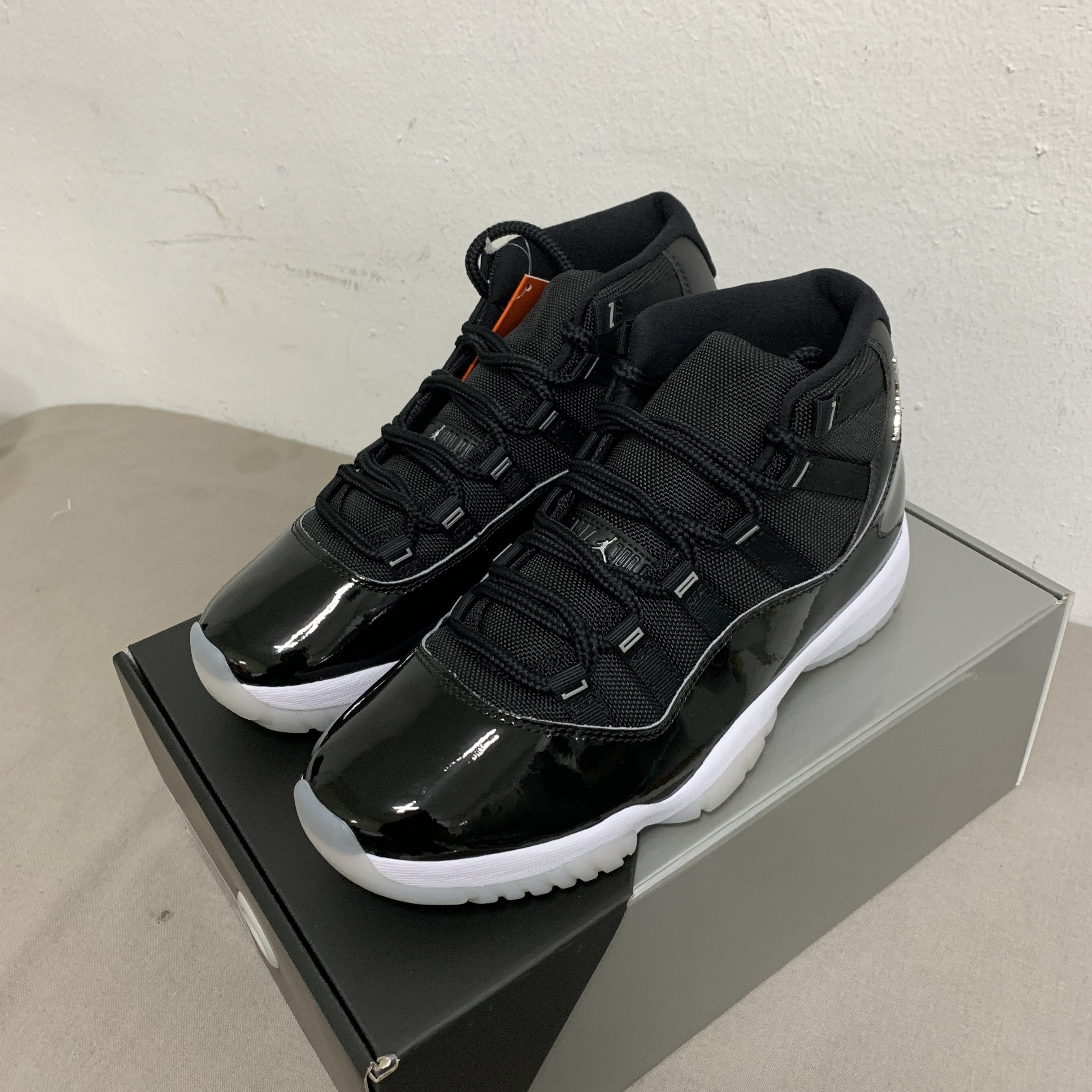 Jordan 11 Retro Jubilee 착용 스타일