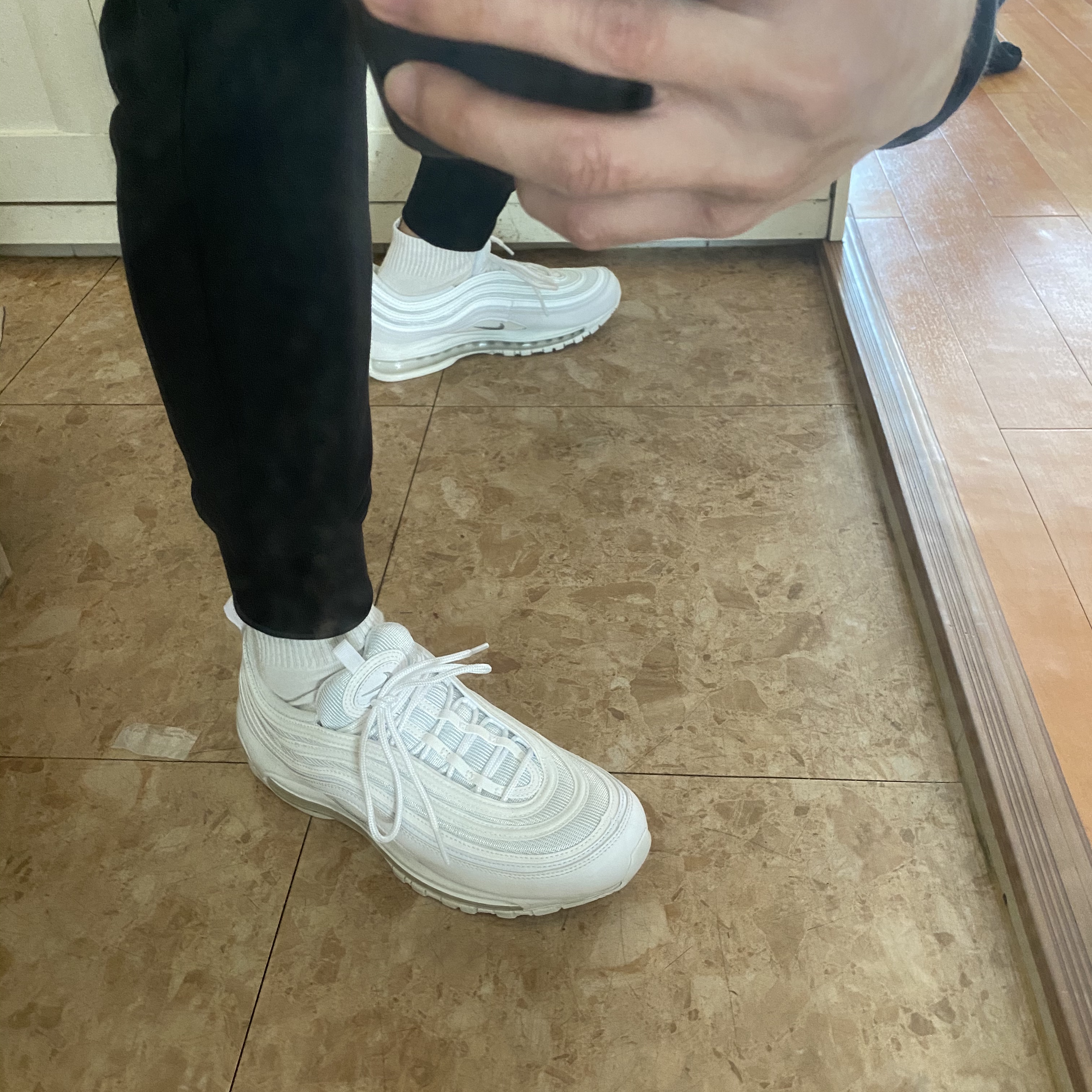 Nike Air Max 97 Triple White Wolf Grey 착용 스타일