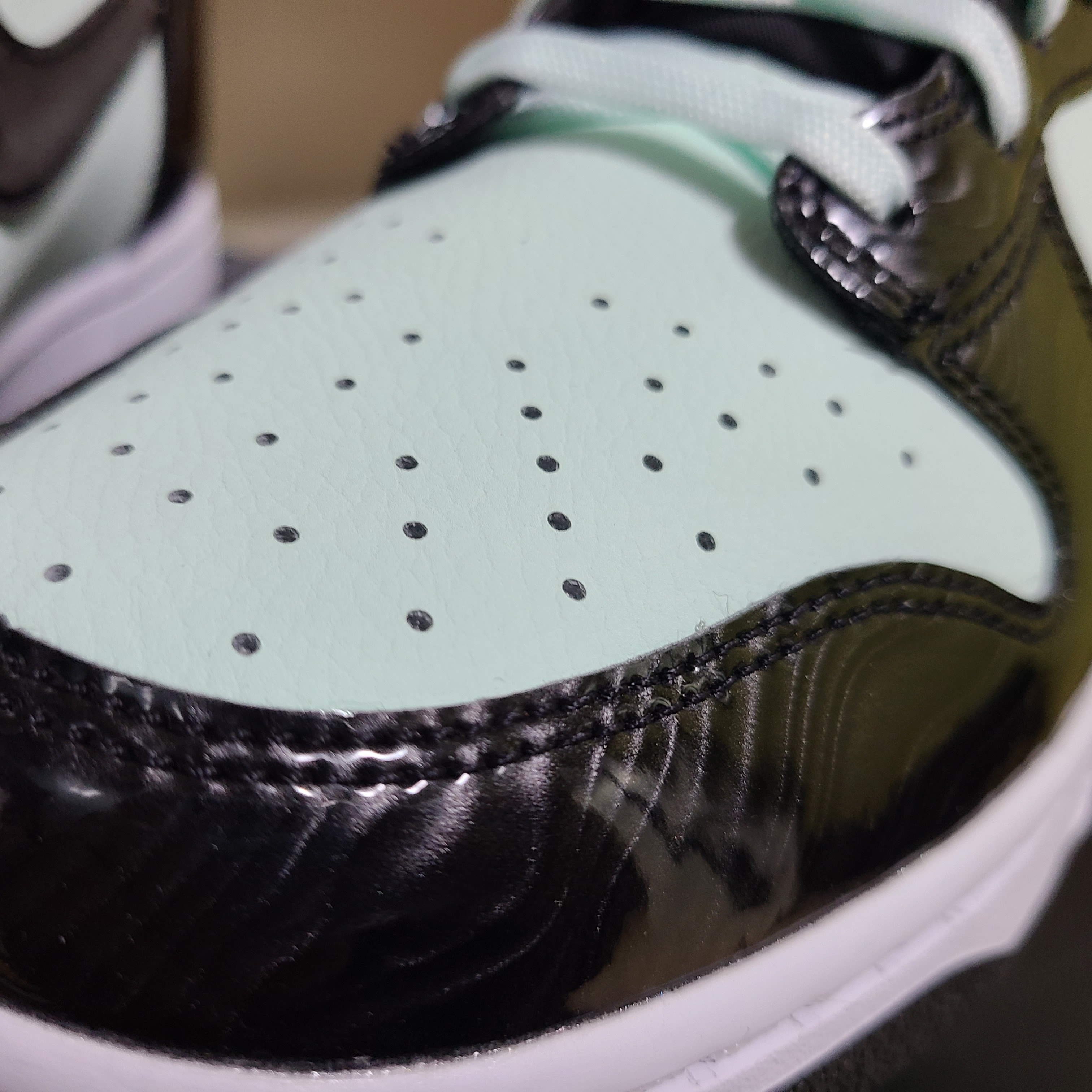 Nike Dunk High Barely Green 착용 스타일 - 3