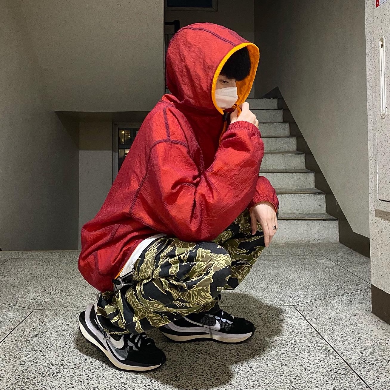 Supreme x Nike Jewel Reversible Ripstop Anorak Orange - 20FW, Nike x Sacai VaporWaffle Black White 착용 스타일 - 1