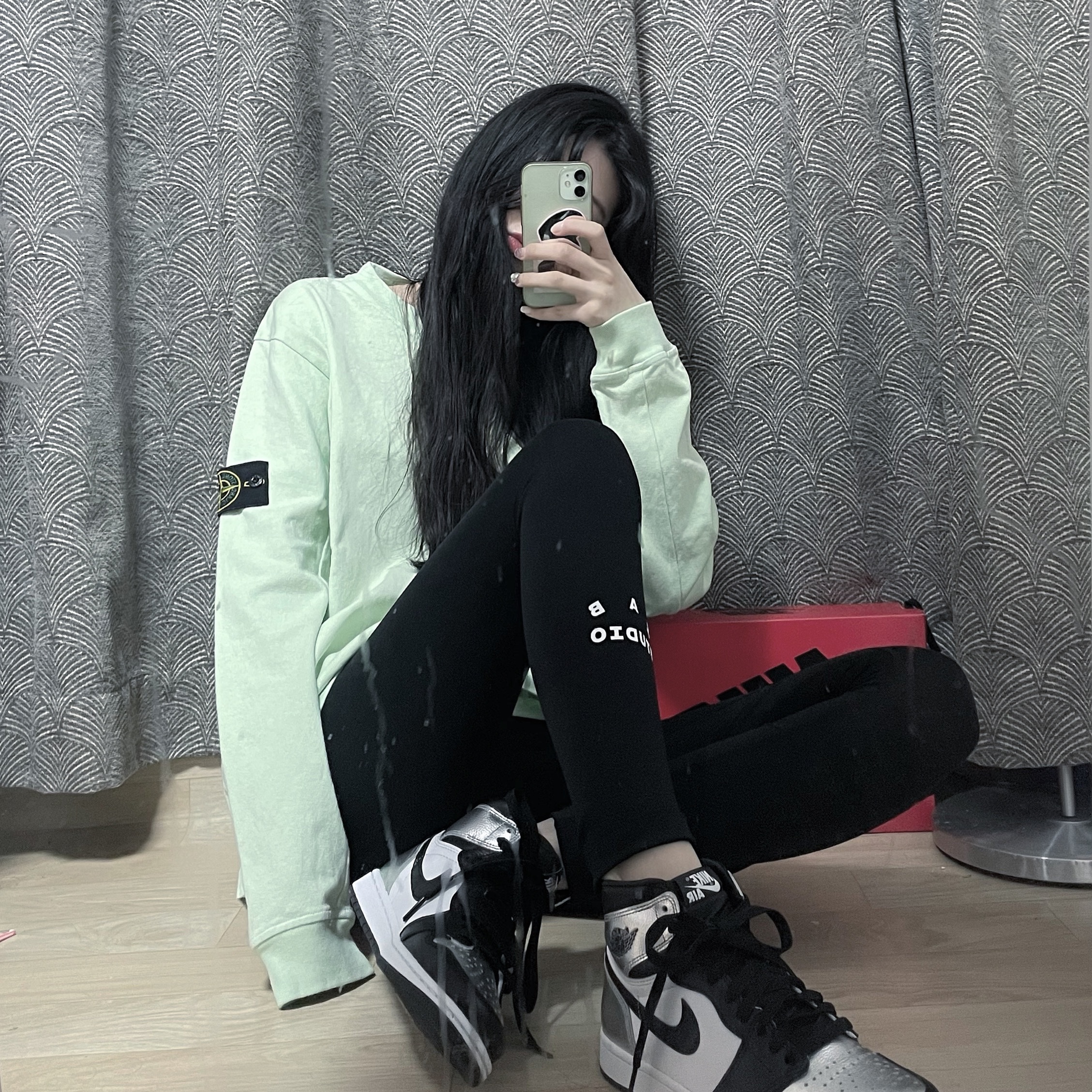 (W) Jordan 1 Retro High OG Silver Toe, (W) IAB Studio Leggings Black 착용 스타일
