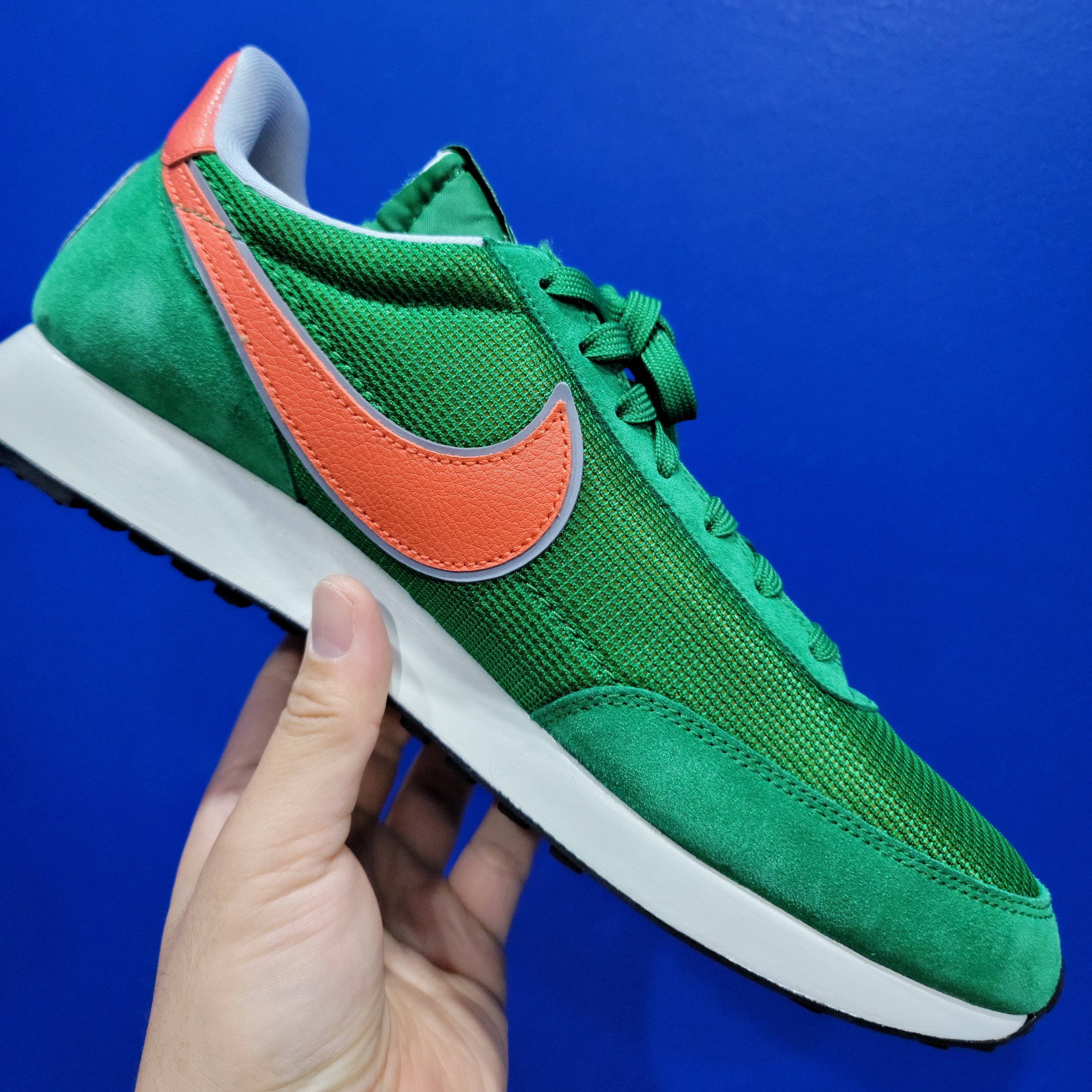Nike x Stranger Things Tailwind 79 Hawkins High School 착용 스타일