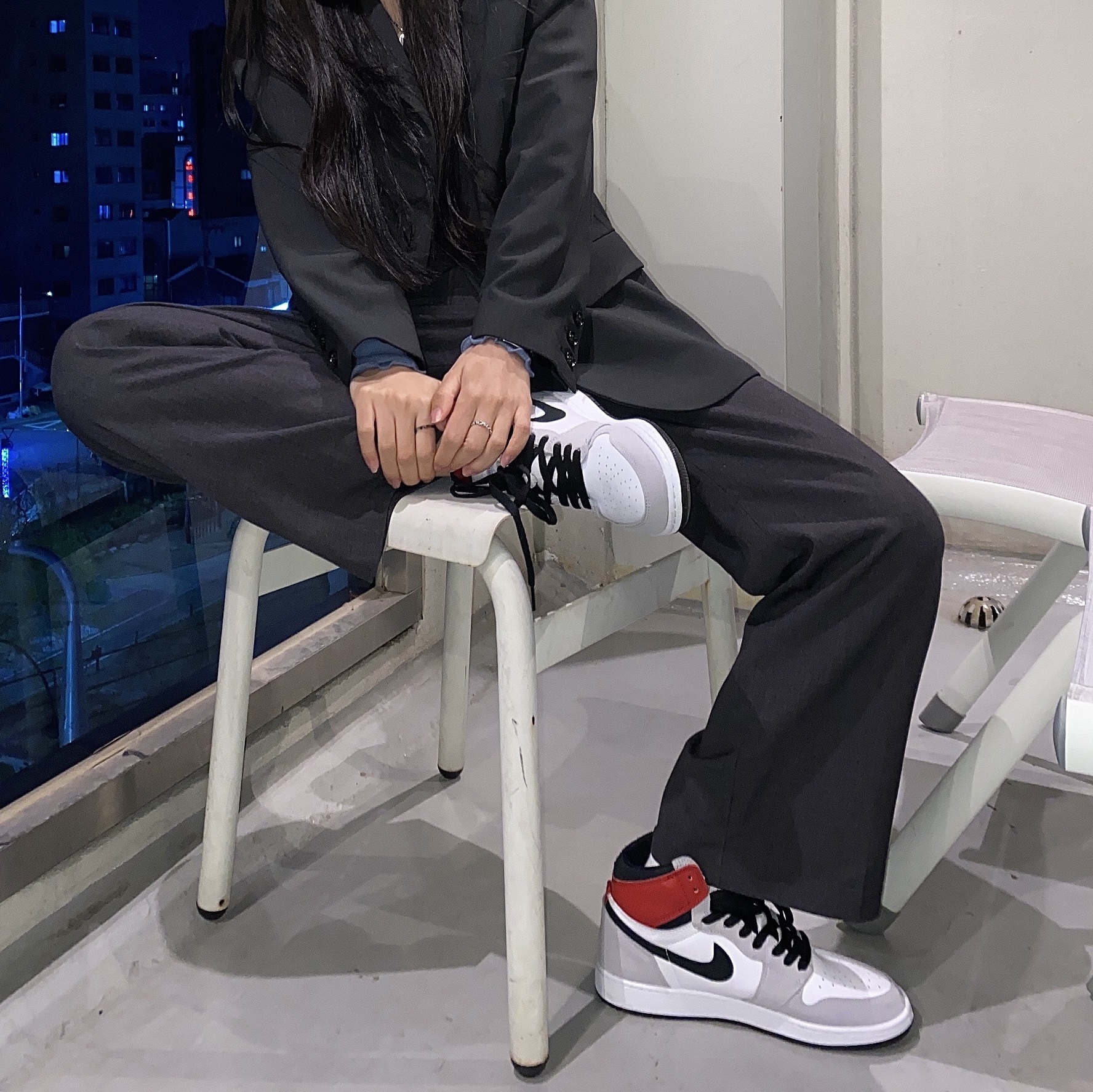 (GS) Jordan 1 Retro High OG Light Smoke Grey 착용 스타일 - 1
