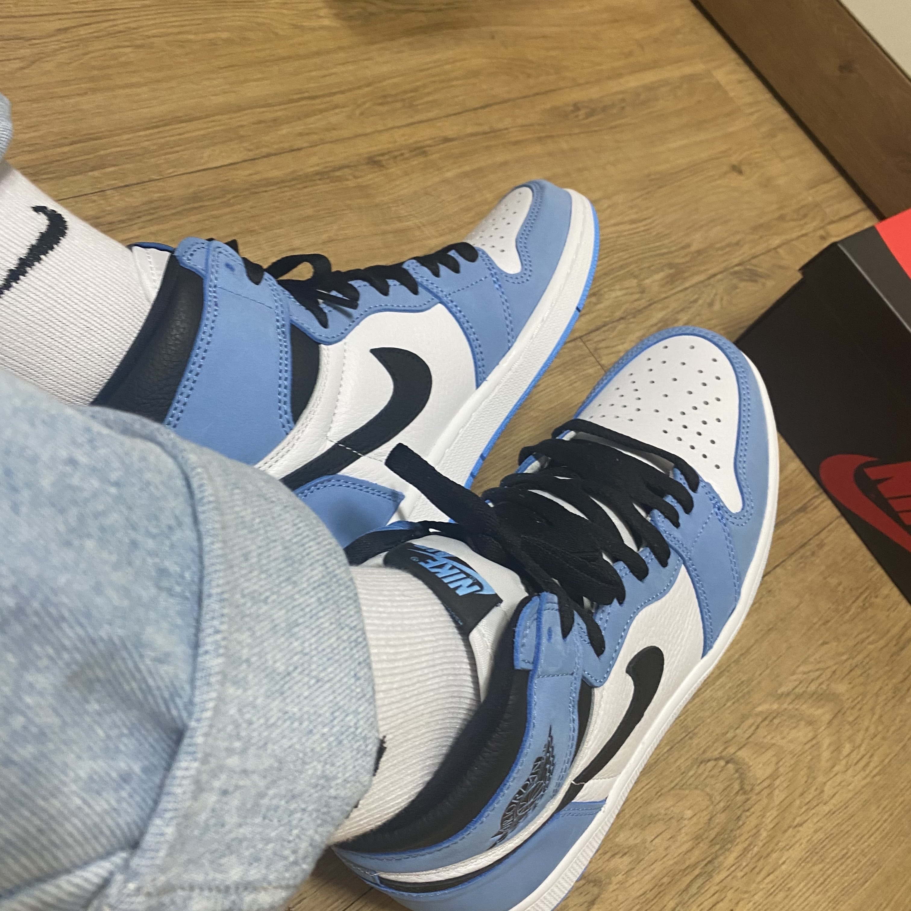 Jordan 1 Retro High OG University Blue 착용 스타일