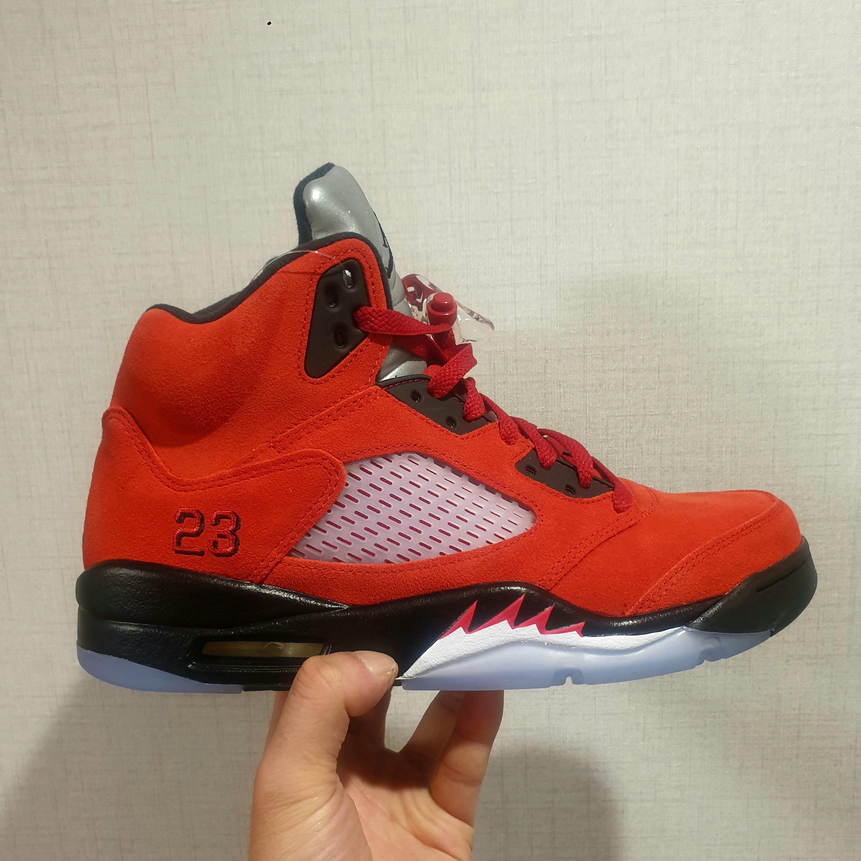 Jordan 5 Retro Toro Bravo 착용 스타일