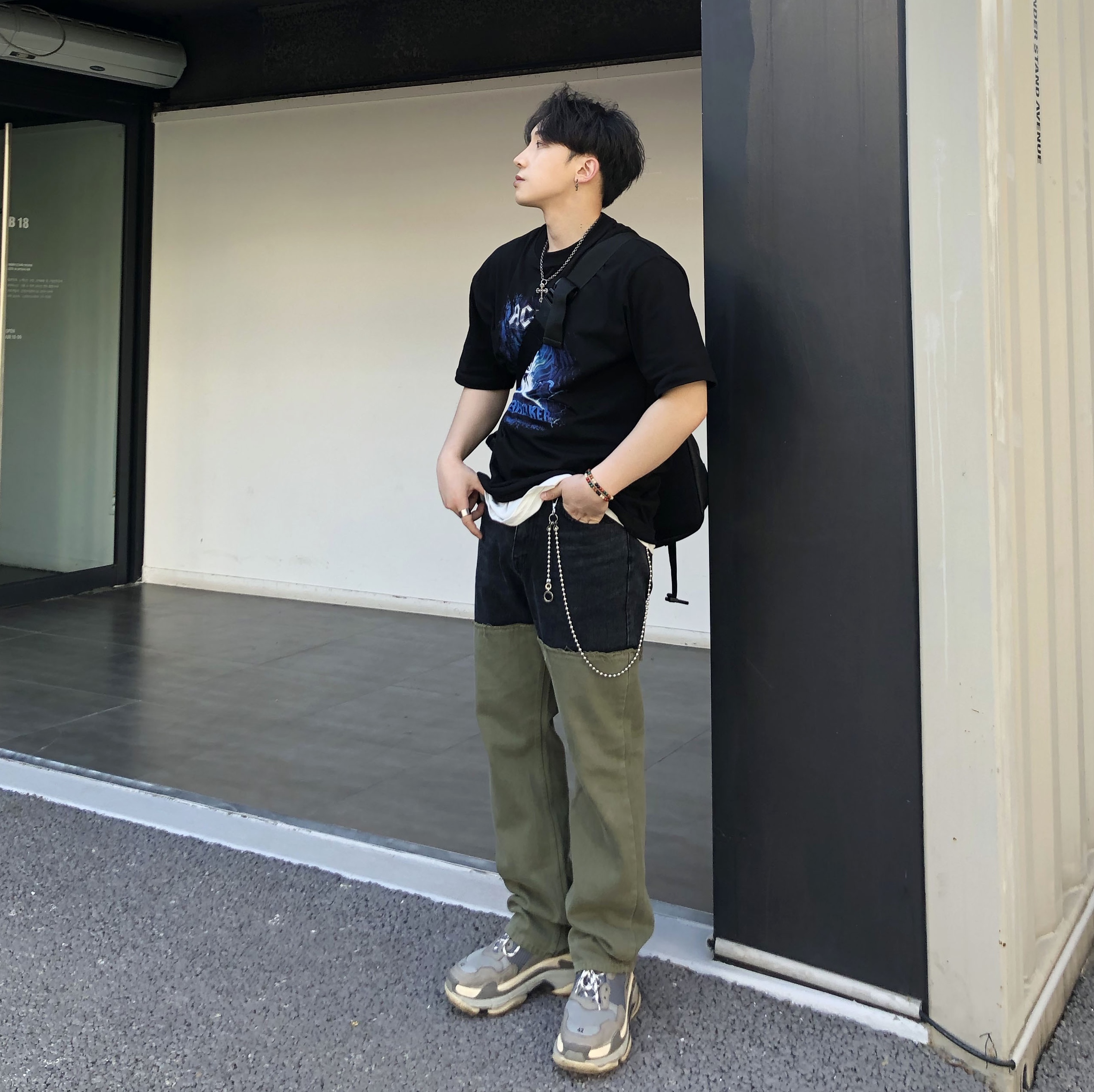 Balenciaga Triple S Trainer Grey 2018 착용 스타일 - 2
