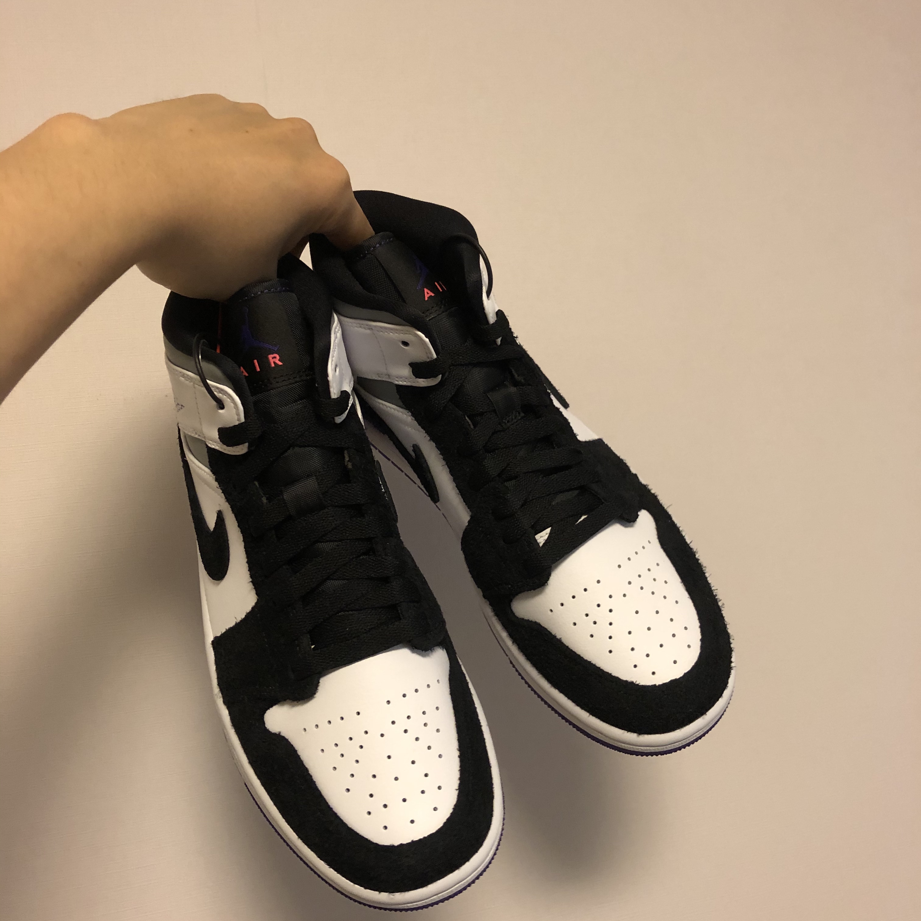 Jordan 1 Mid SE Court Purple 착용 스타일 - 3