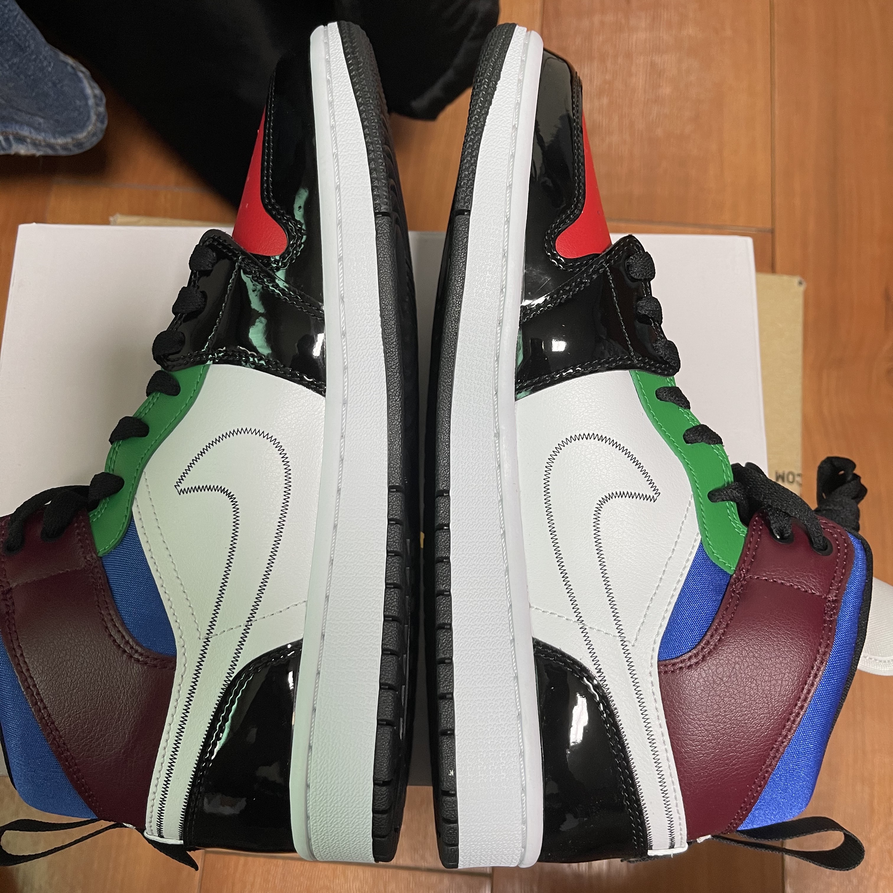 (W) Jordan 1 Mid SE Multi-Color 착용 스타일