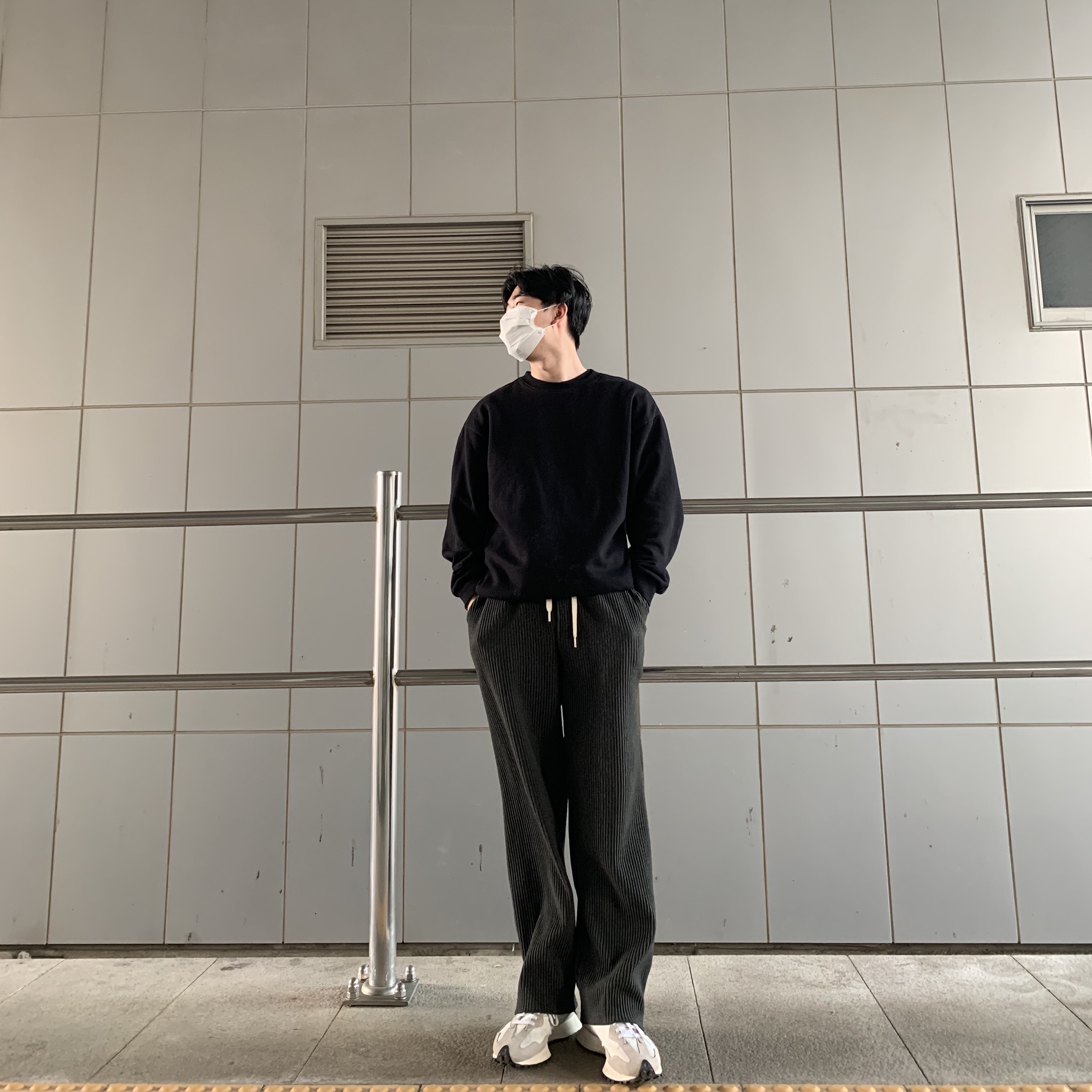 New Balance 327 White Black 착용 스타일