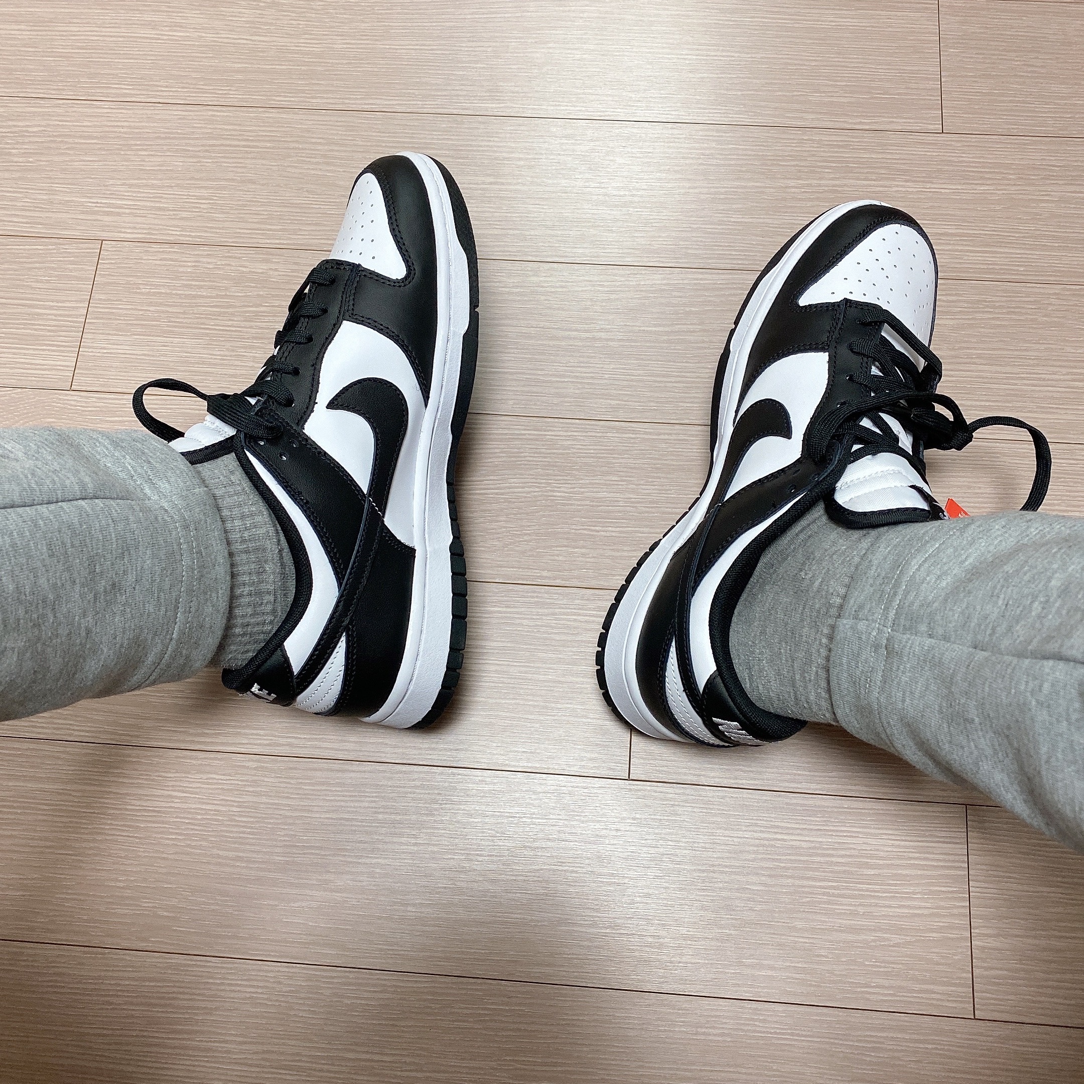 Nike Dunk Low Retro Black 착용 스타일 - 2