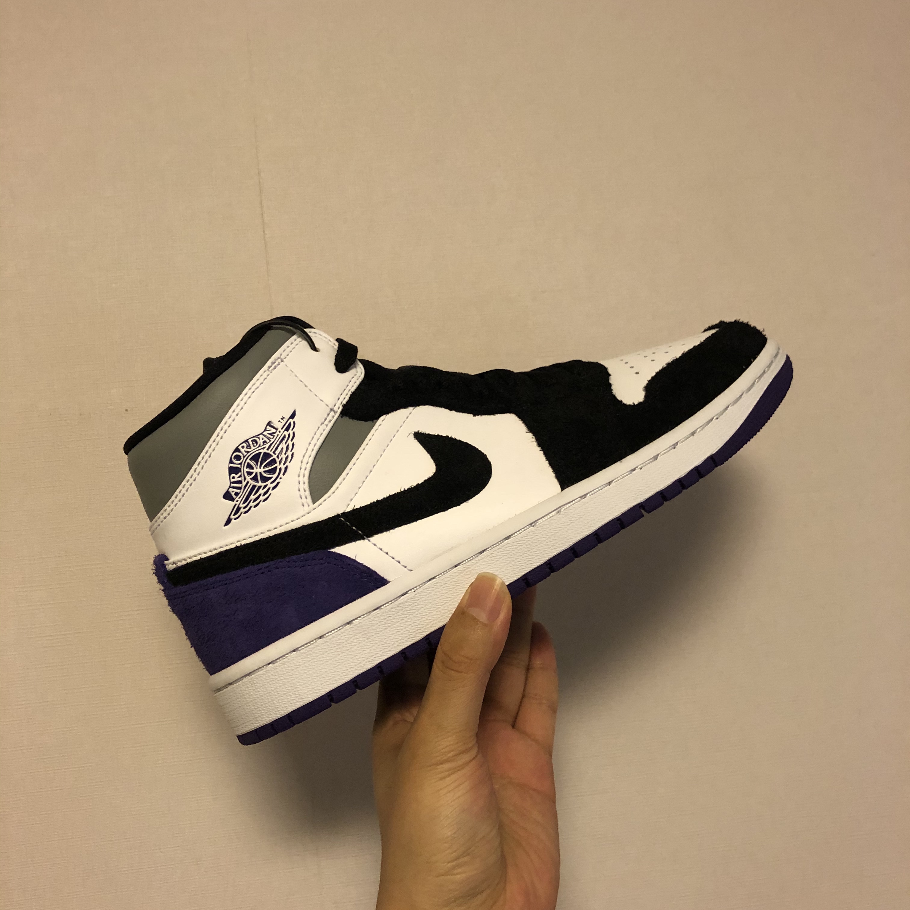 Jordan 1 Mid SE Court Purple 착용 스타일 - 1