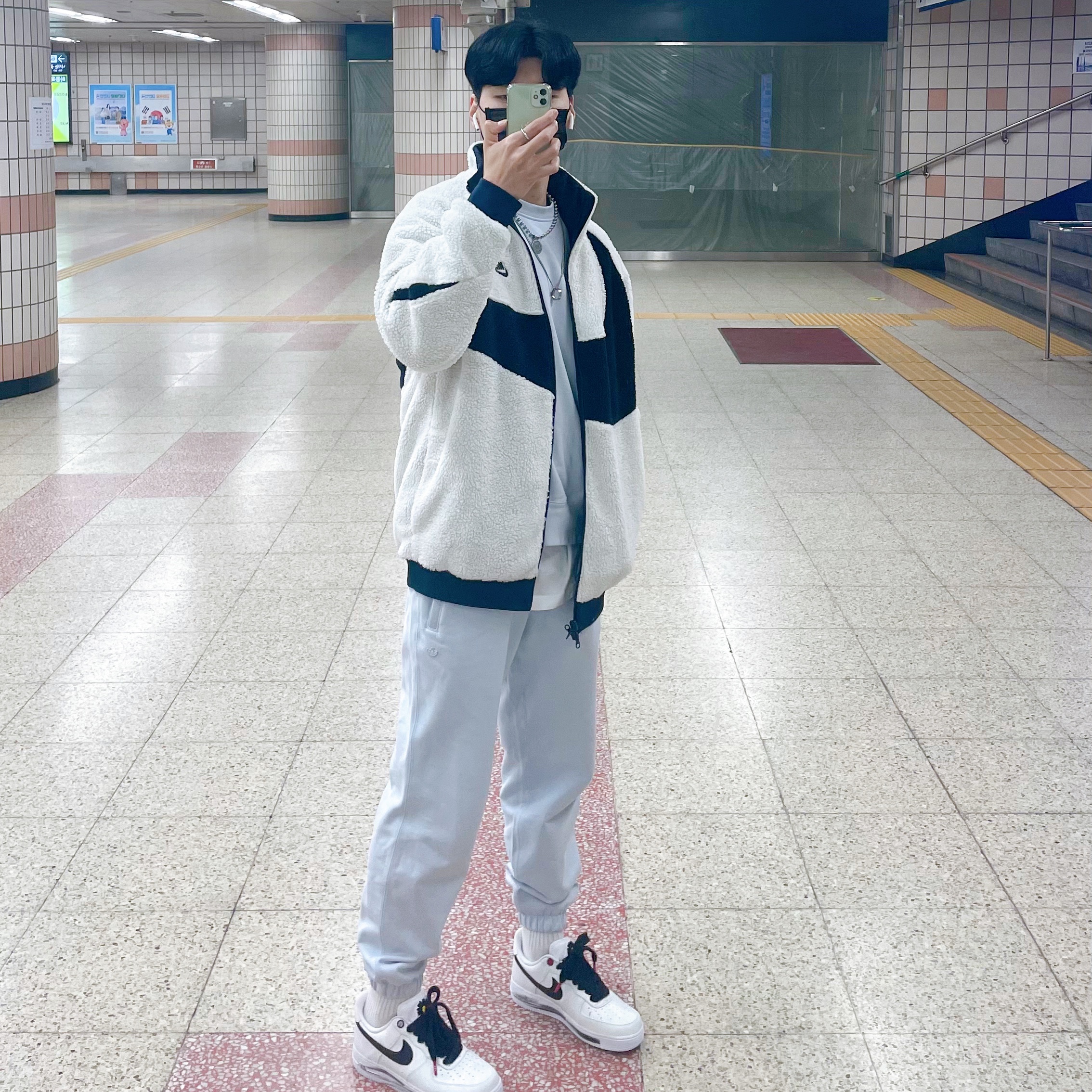 Nike Big Swoosh Full Zip Jacket White Navy, Nike x Peaceminusone Air Force 1 Low Para-Noise 2.0 착용 스타일
