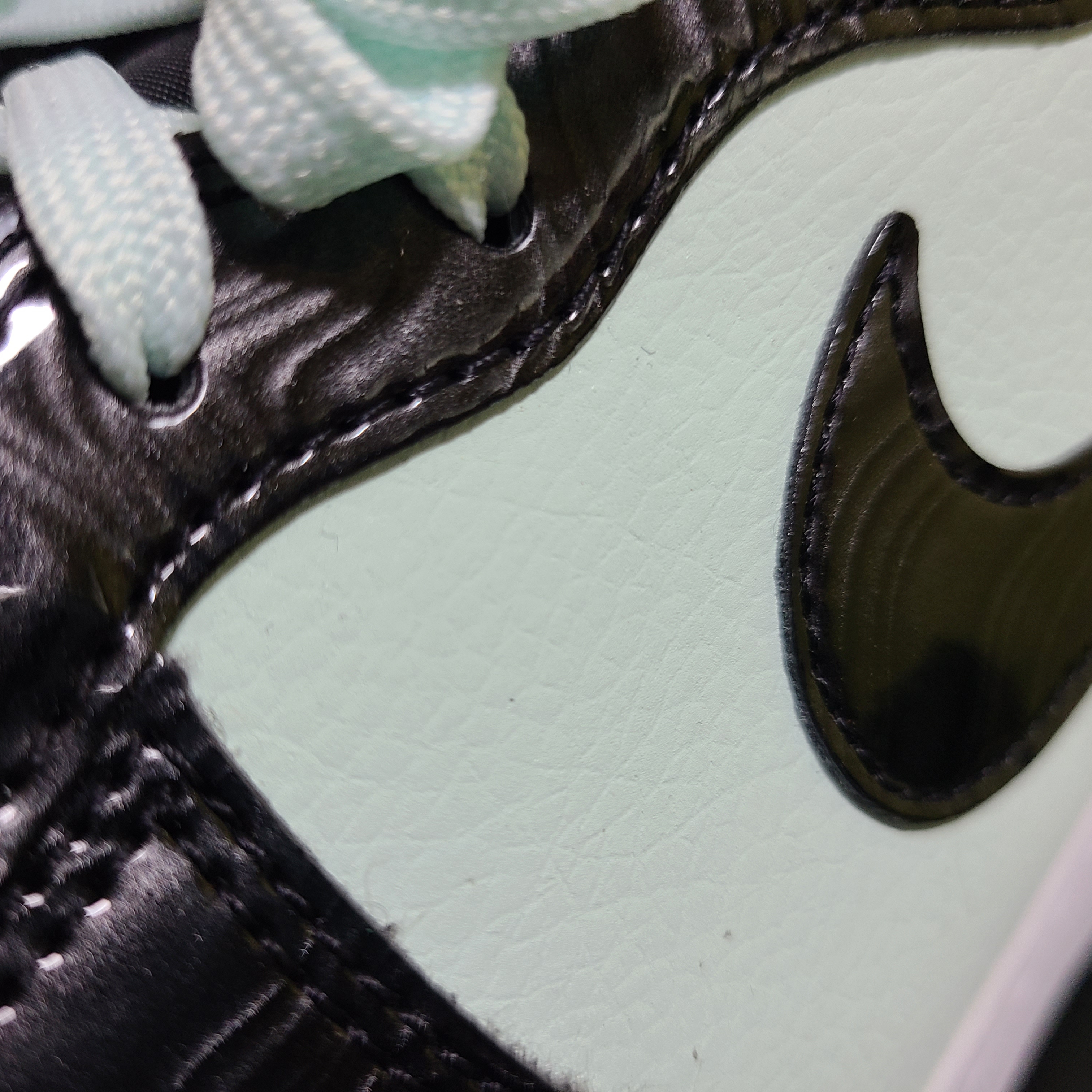 Nike Dunk High Barely Green 착용 스타일 - 4