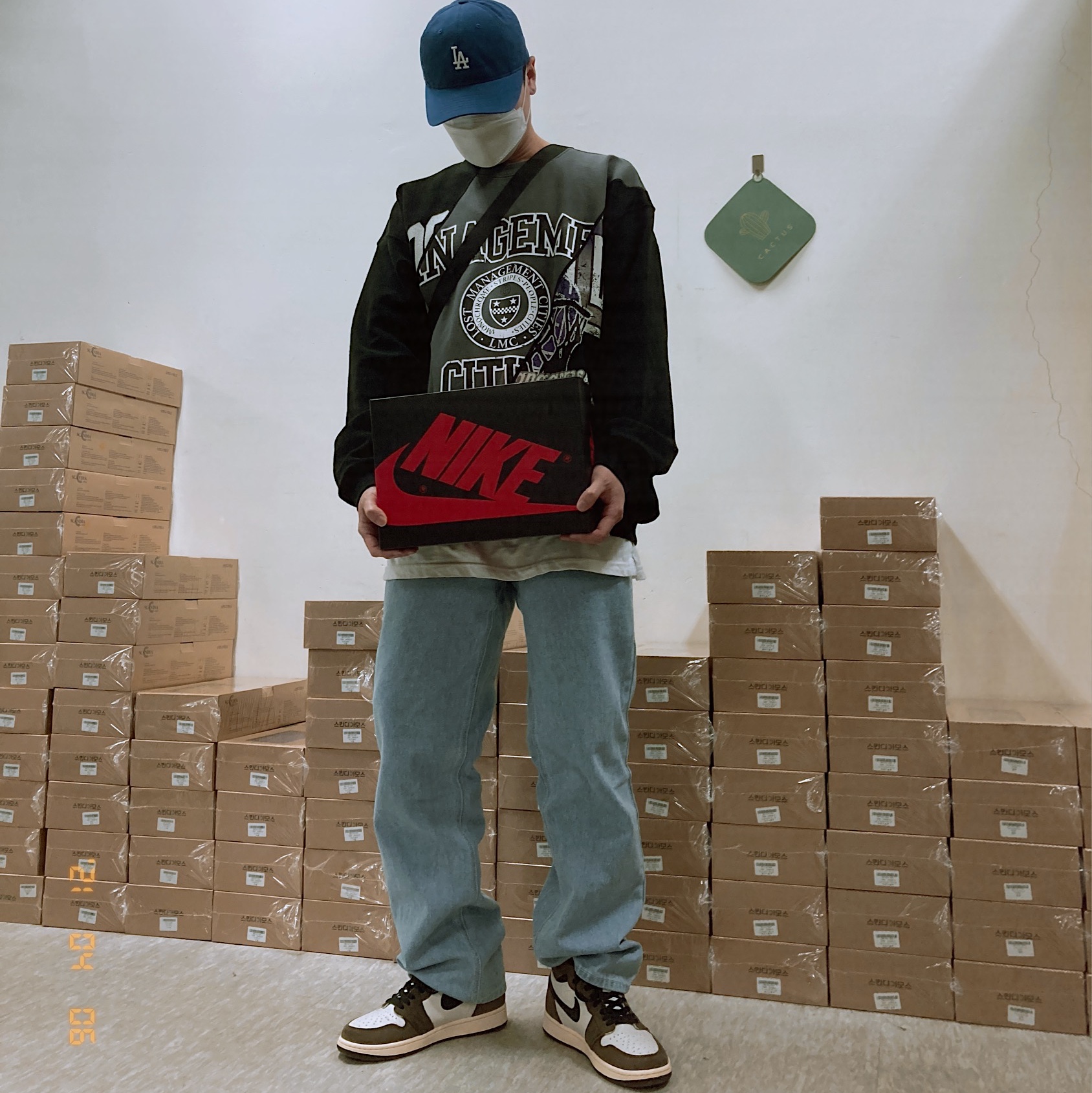 Jordan 1 x Travis Scott Retro High OG SP Mocha, Jordan 1 Retro High OG University Blue 착용 스타일