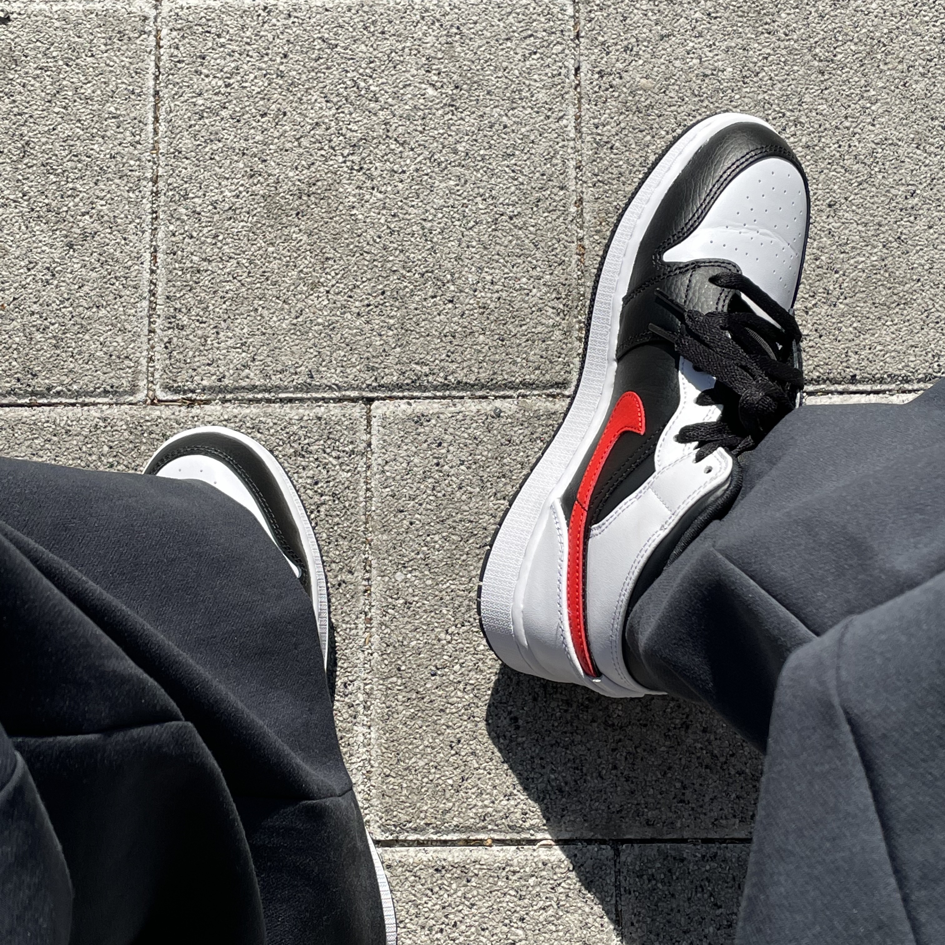 (GS) Jordan 1 Mid Black Chile Red, Jordan 1 Mid Black Chile Red 착용 스타일 - 1