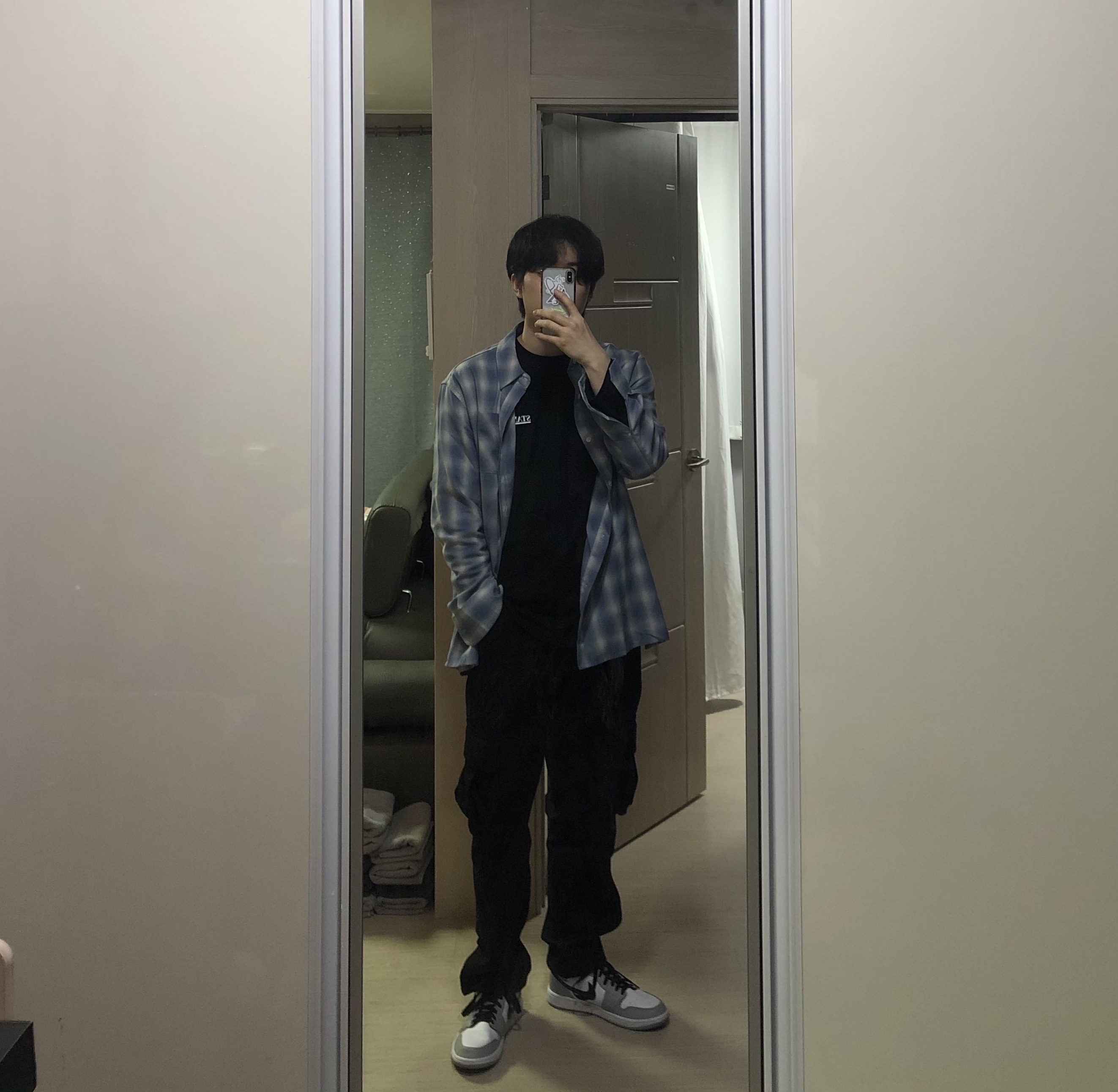 Jordan 1 Mid Light Smoke Grey 착용 스타일