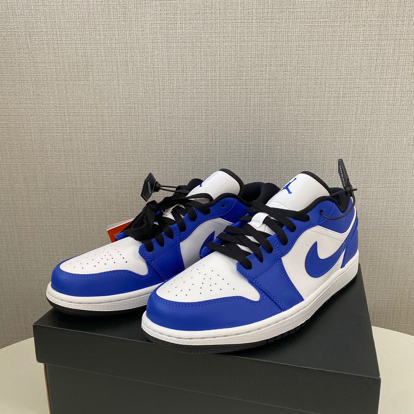 Jordan 1 Low Hyper Royal 착용 스타일