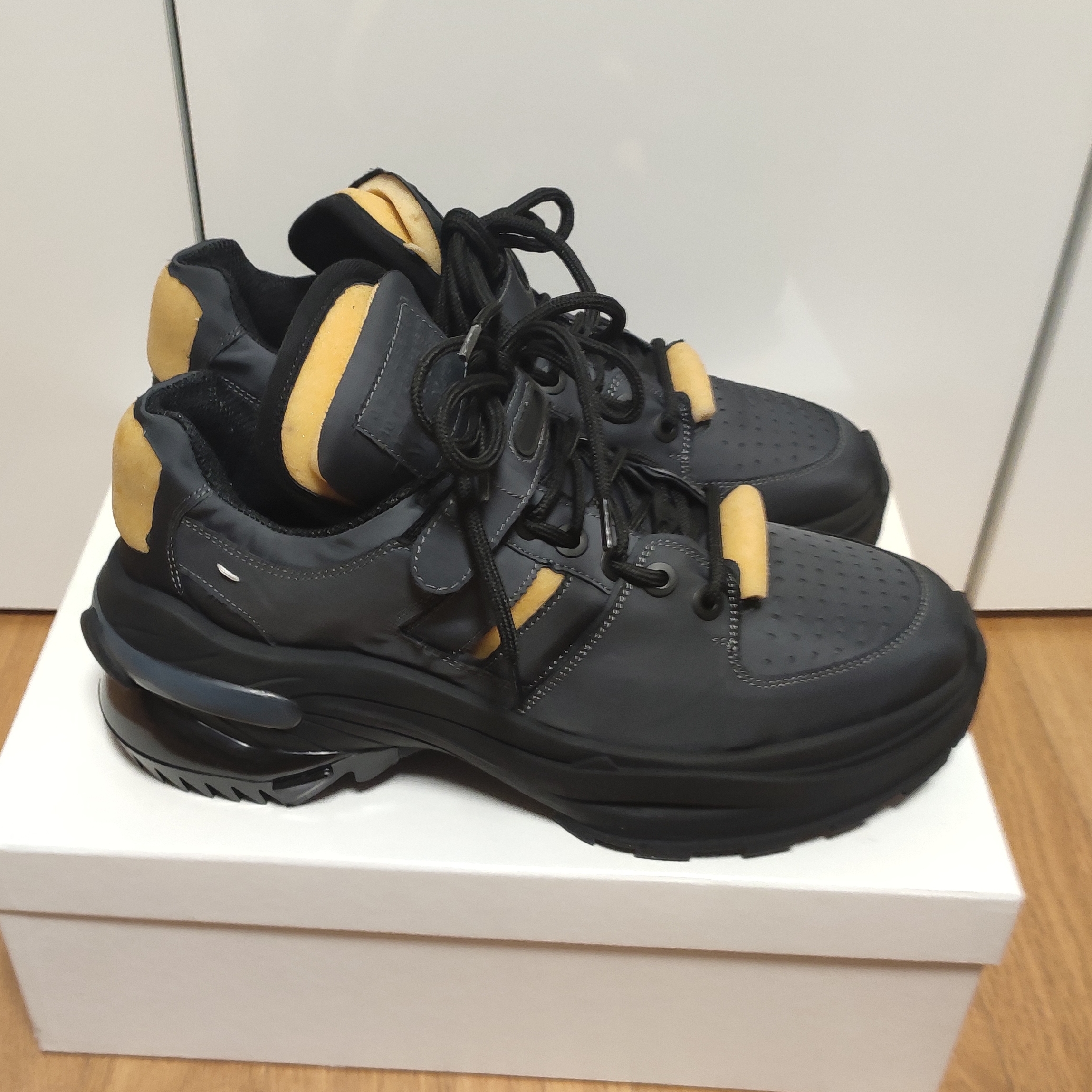 Maison Margiela Low-top Retro Fit Sneakers White 착용 스타일 - 3