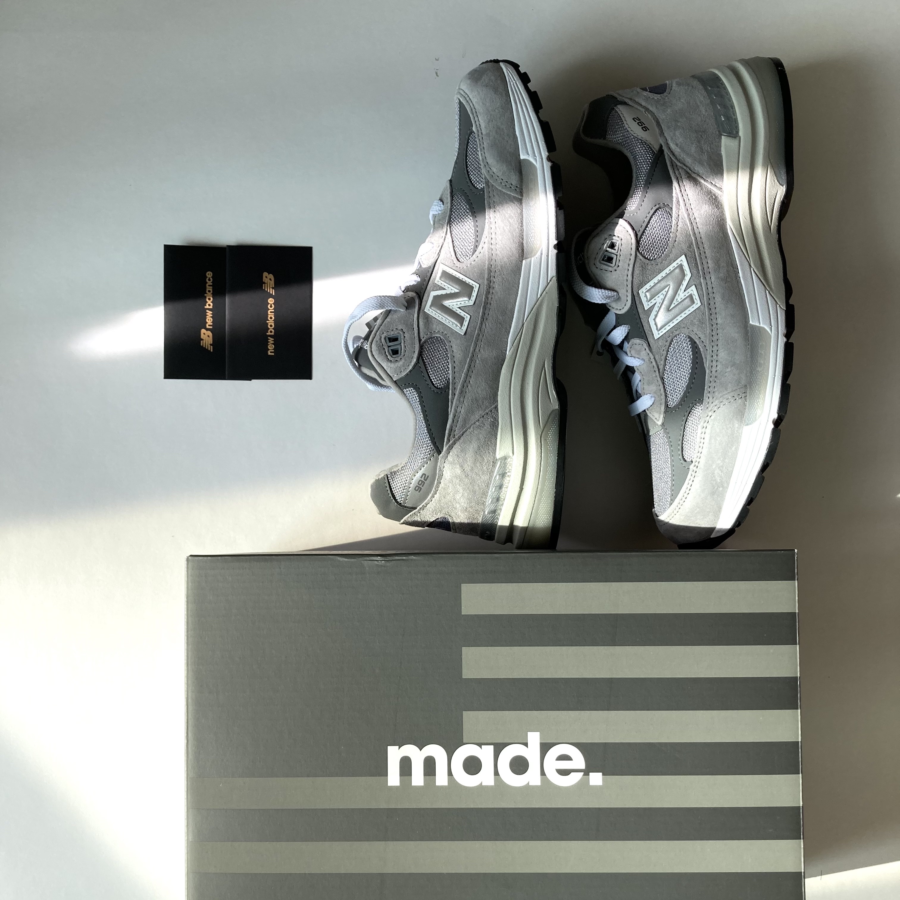 New Balance 992 Made in USA Grey - D Standard, IAB Studio Woven Shorts Black 착용 스타일 - 2