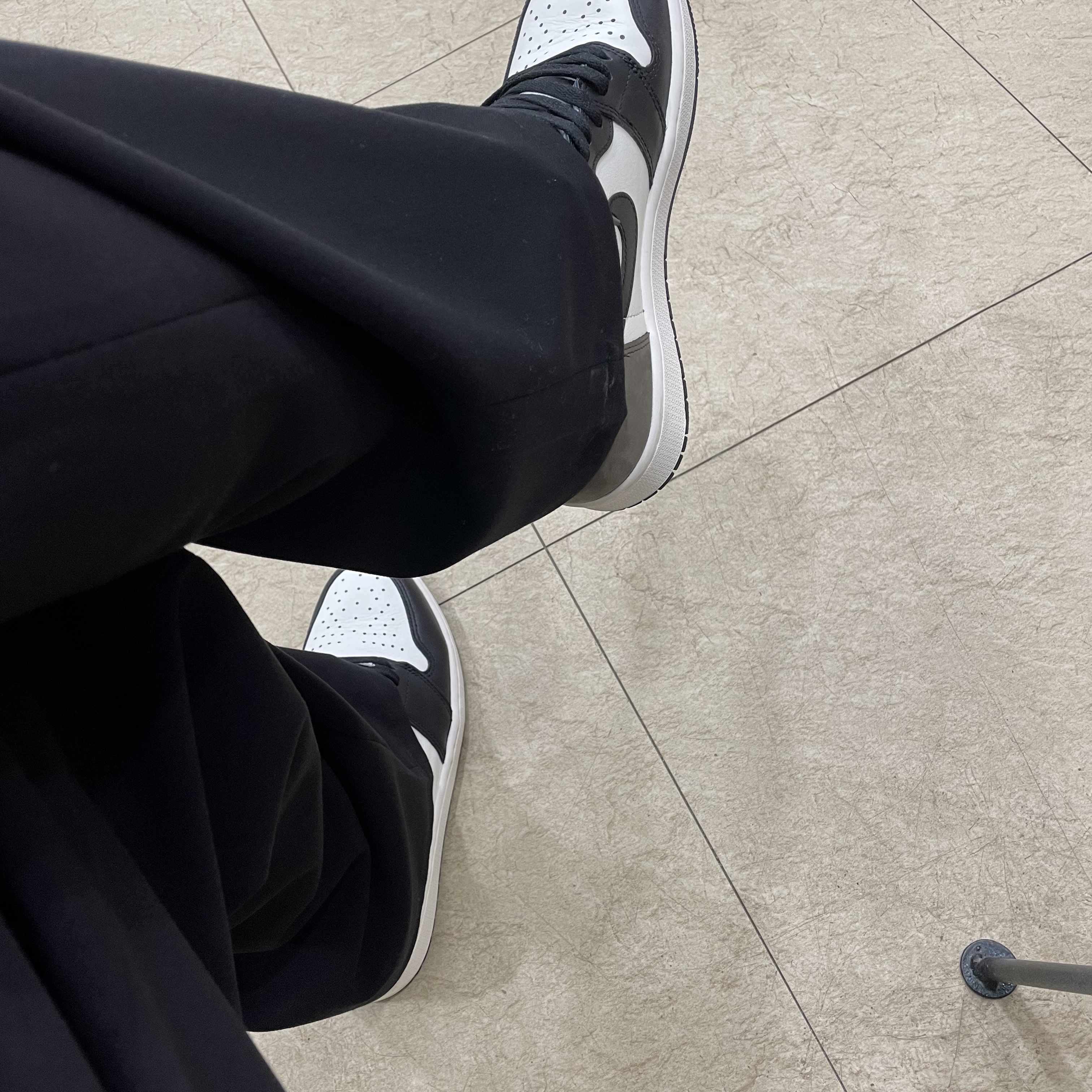 Jordan 1 Retro High OG Black Mocha 착용 스타일