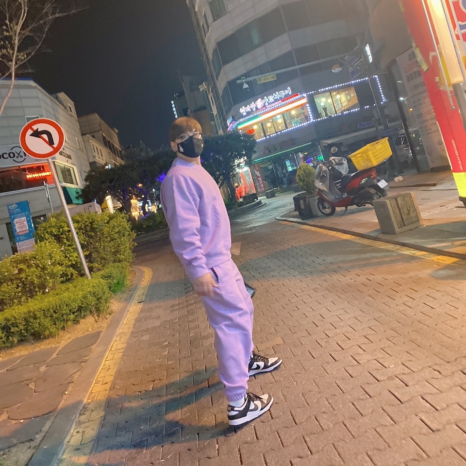 Nike NRG Solo Swoosh Fleece Pants Urban Lilac - Asia, Nike NRG Solo Swoosh Crew Fleece Urban Lilac - US/EU 착용 스타일 - 1