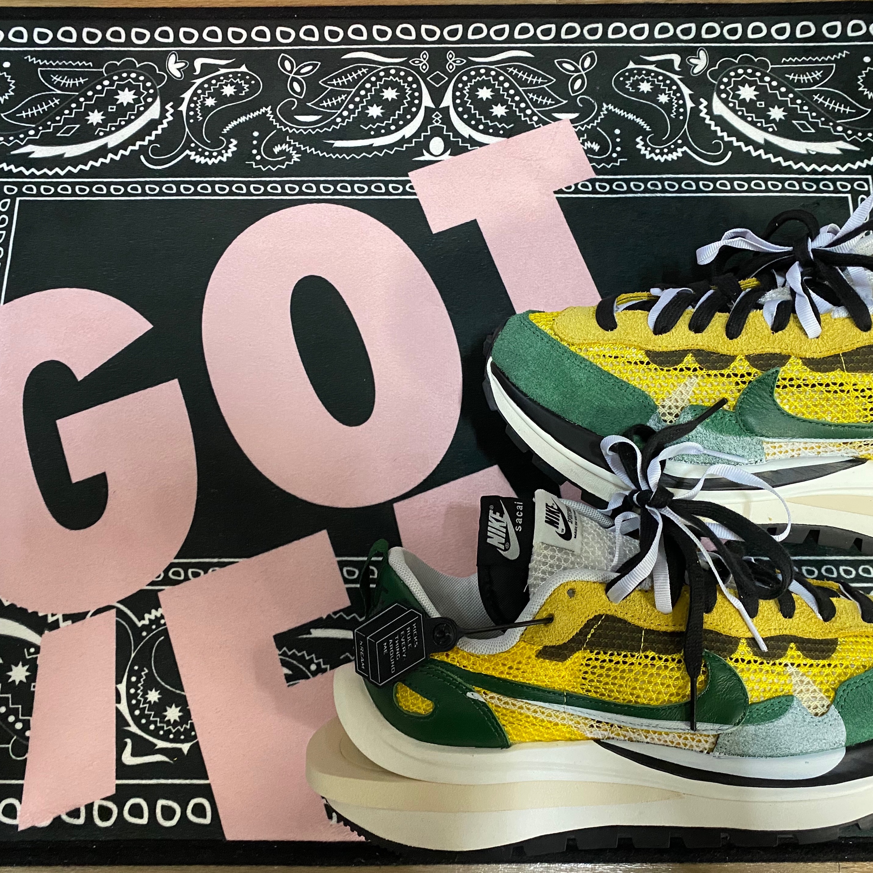 Nike x Sacai VaporWaffle Tour Yellow & Gorge Green Sail 착용 스타일