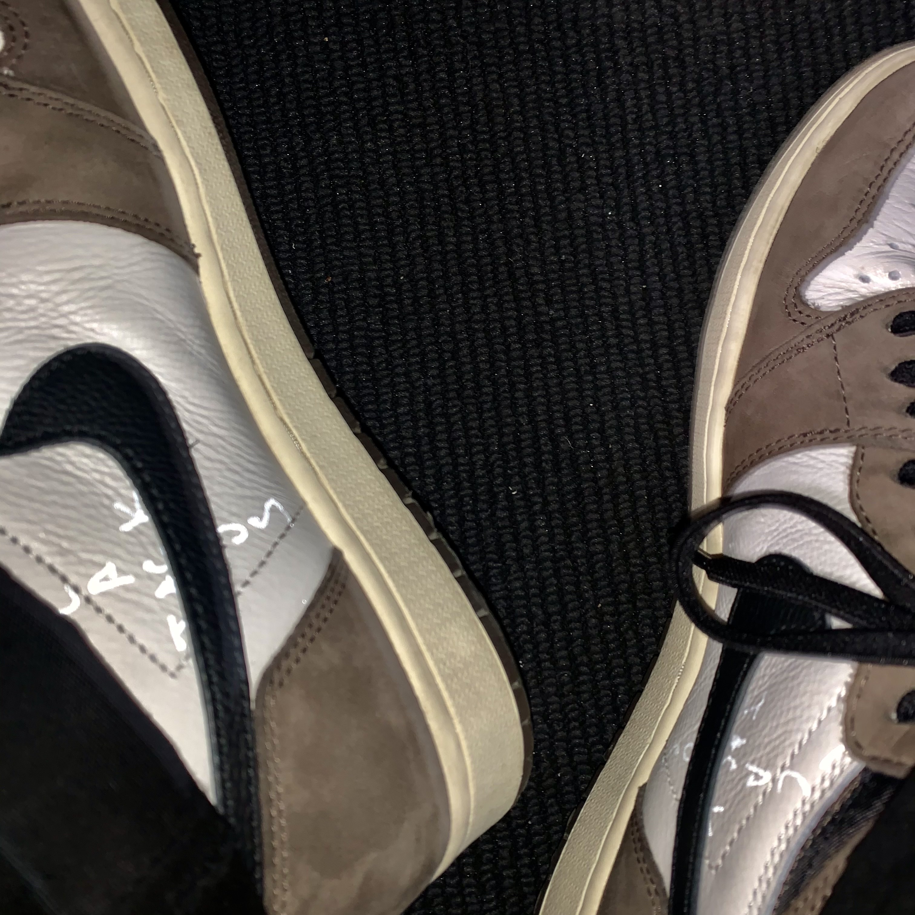 Jordan 1 x Travis Scott Retro High OG SP Mocha 착용 스타일