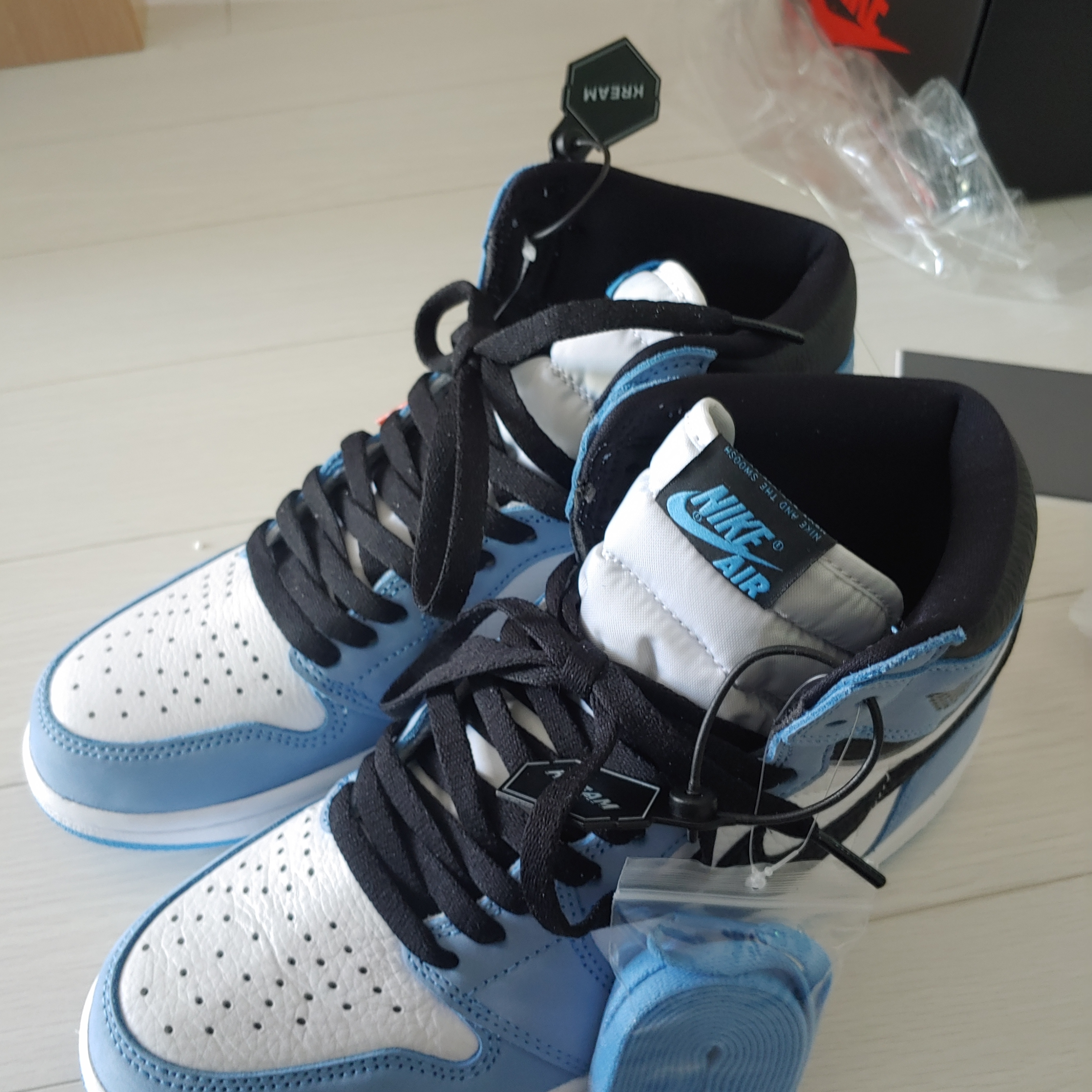 Jordan 1 Retro High OG University Blue 착용 스타일