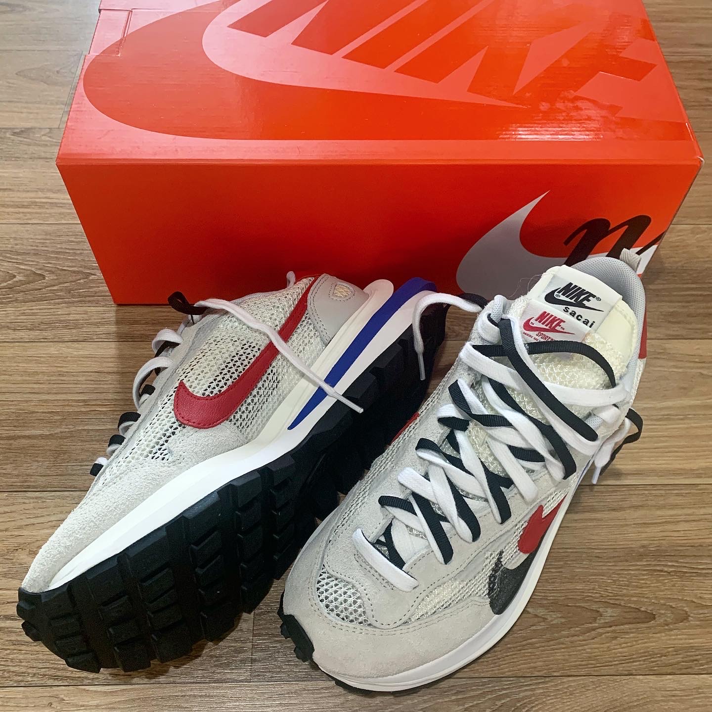 Nike x Sacai VaporWaffle Royal Fuchsia 착용 스타일 - 2