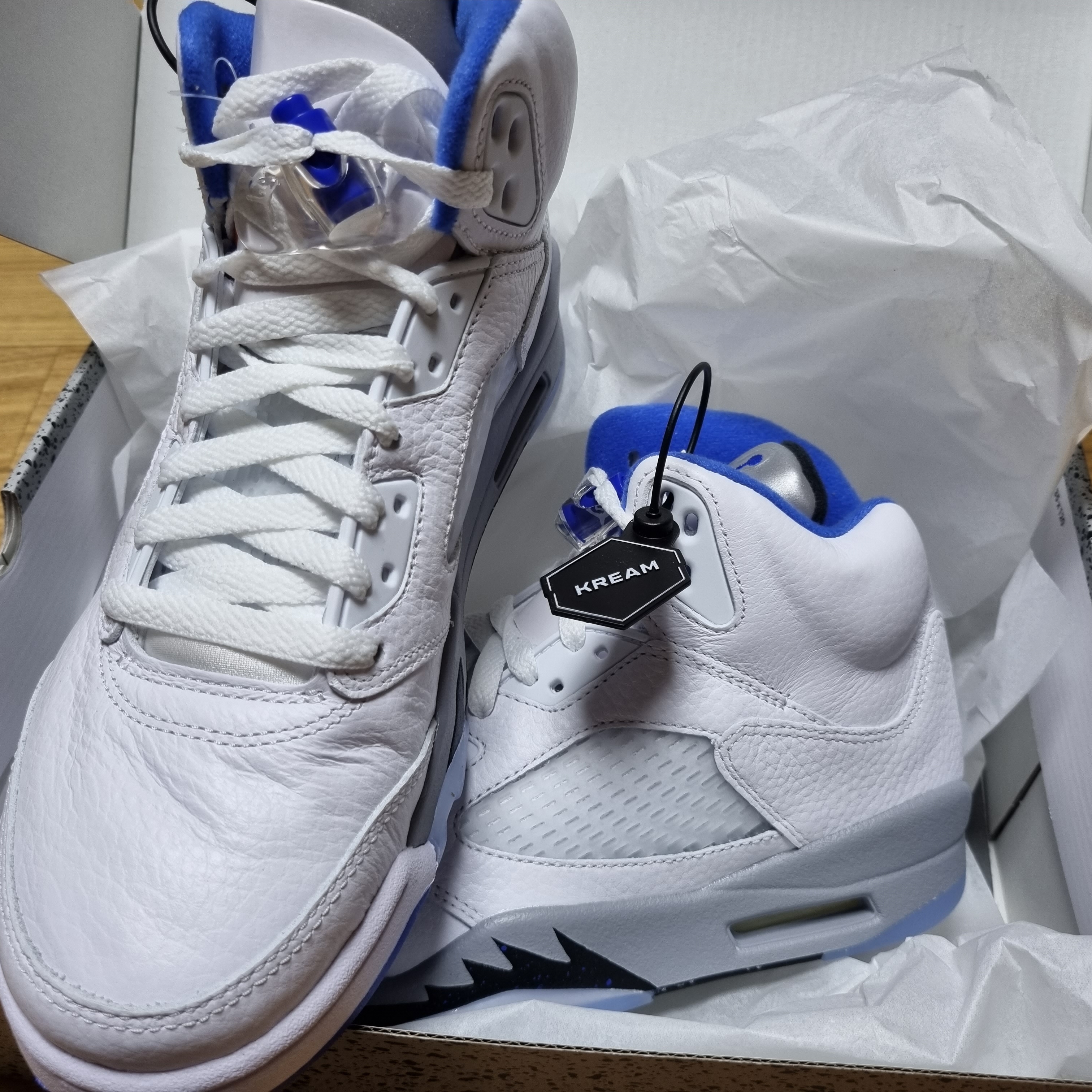 Jordan 5 Retro Stealth 2.0 착용 스타일 - 3