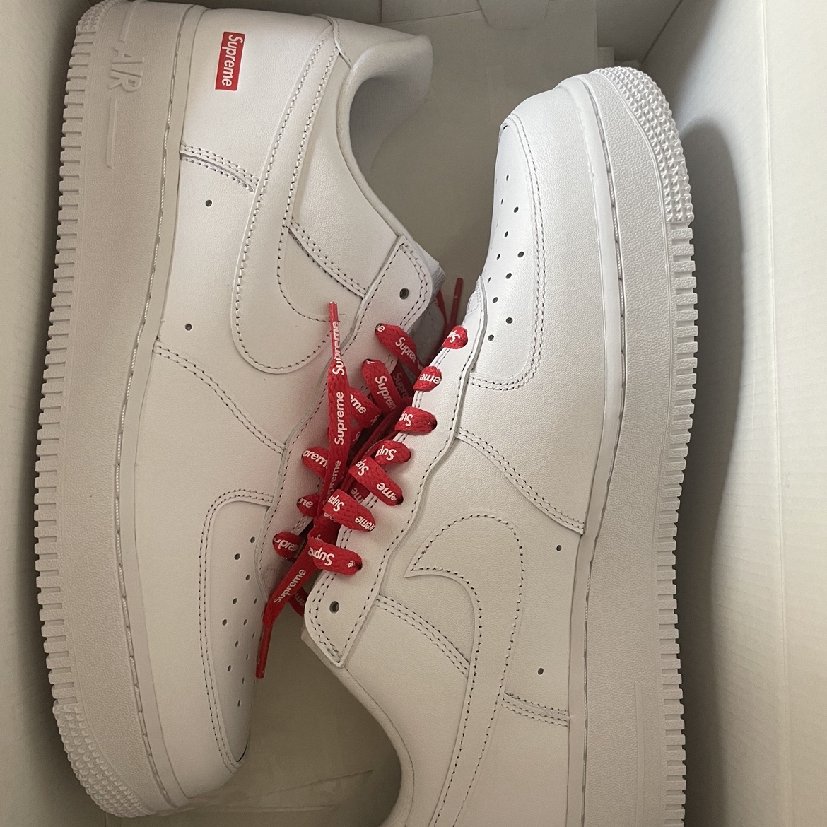 Nike x Supreme Air Force 1 Low White 착용 스타일