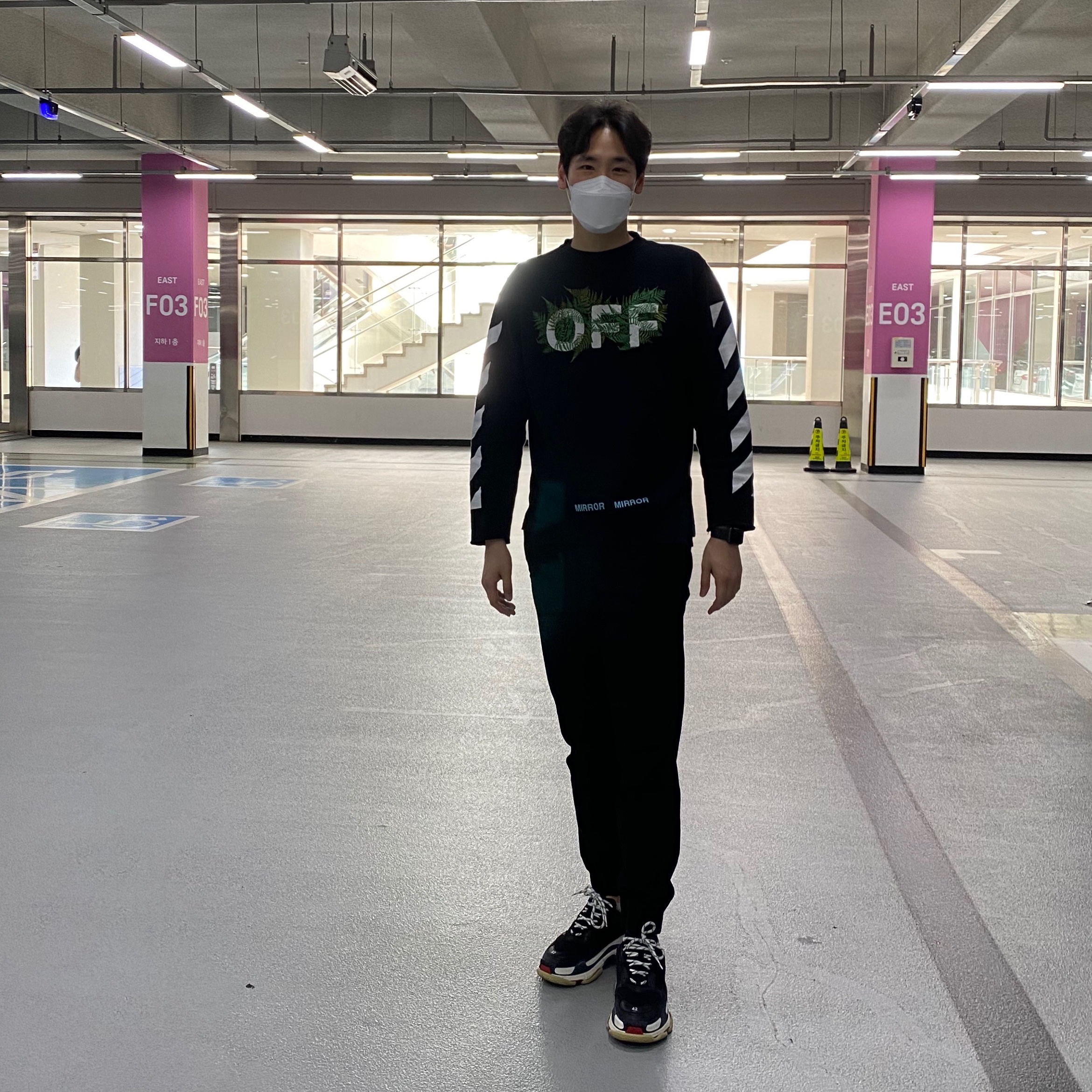 Balenciaga Triple S Trainer Black Red 2018 착용 스타일 - 1