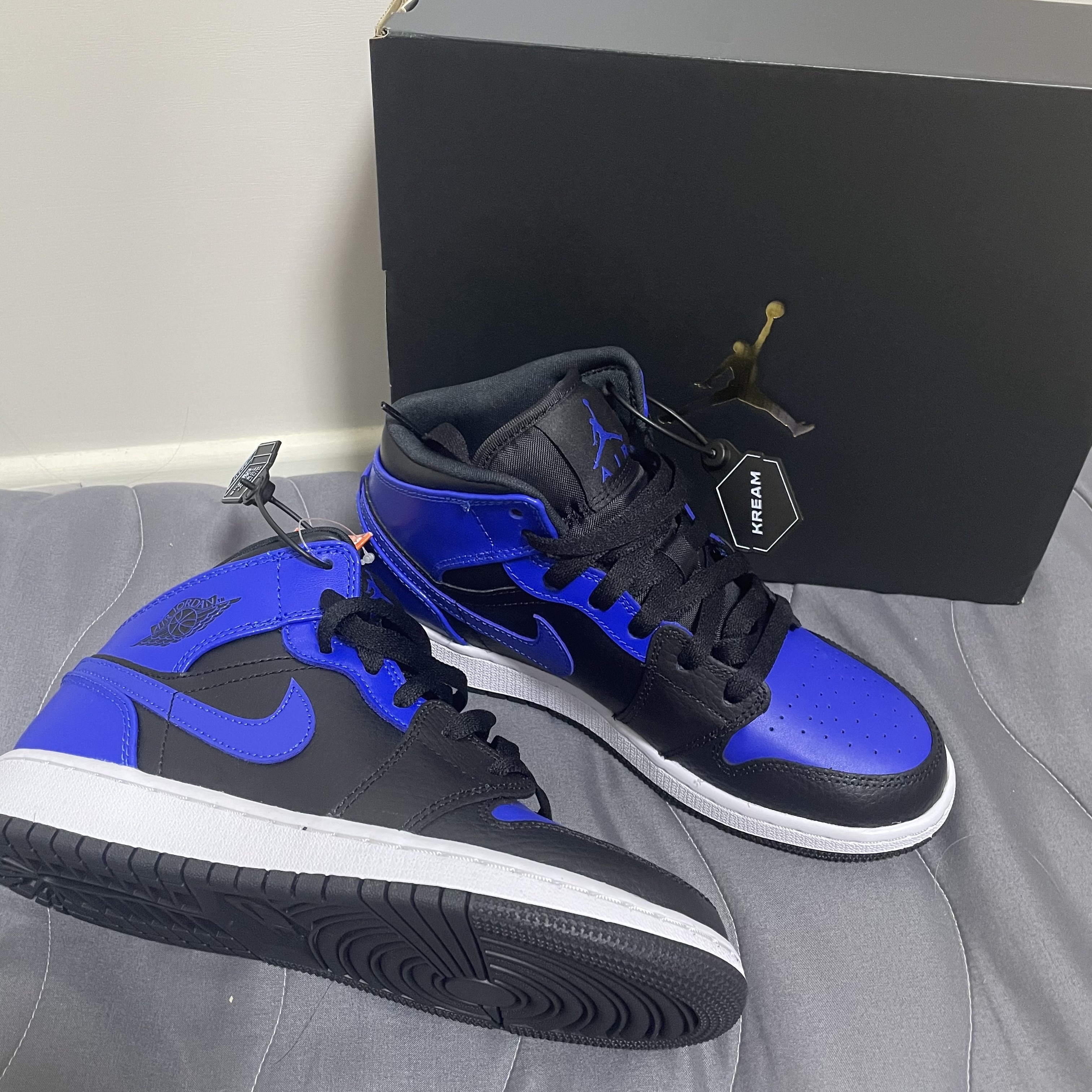 Jordan 1 Mid Black Hyper Royal 착용 스타일